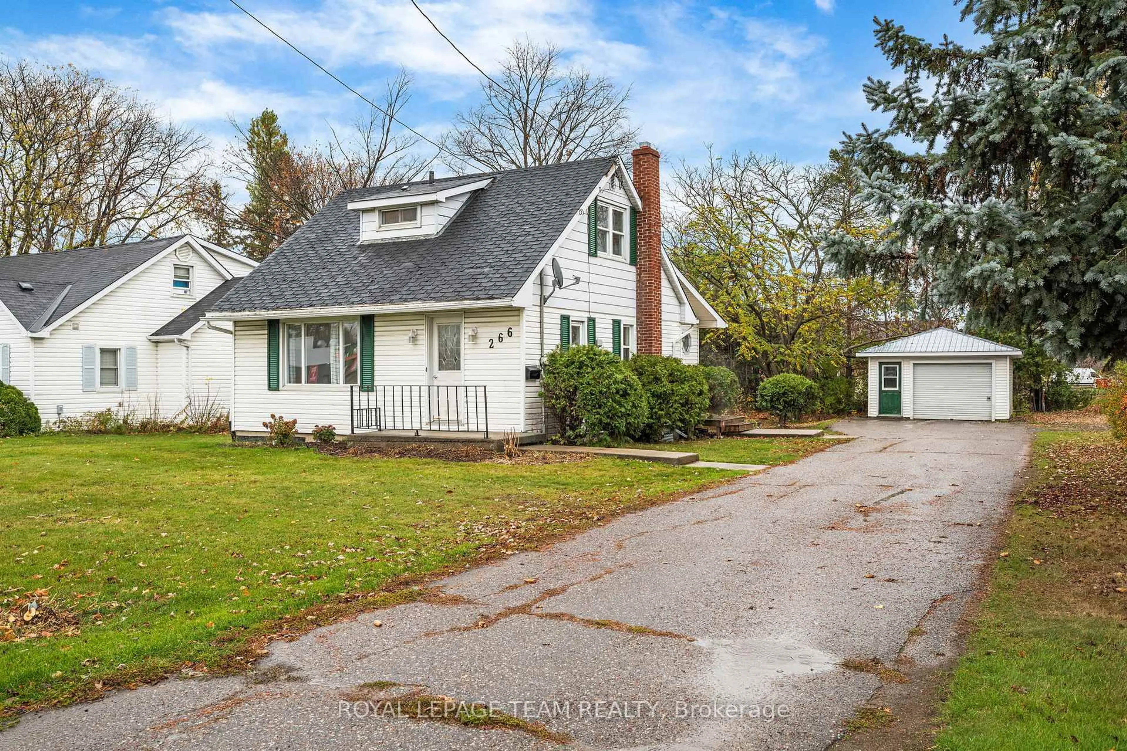 A pic from outside/outdoor area/front of a property/back of a property/a pic from drone, street for 266 Daniel St, Arnprior Ontario K7S 2M2