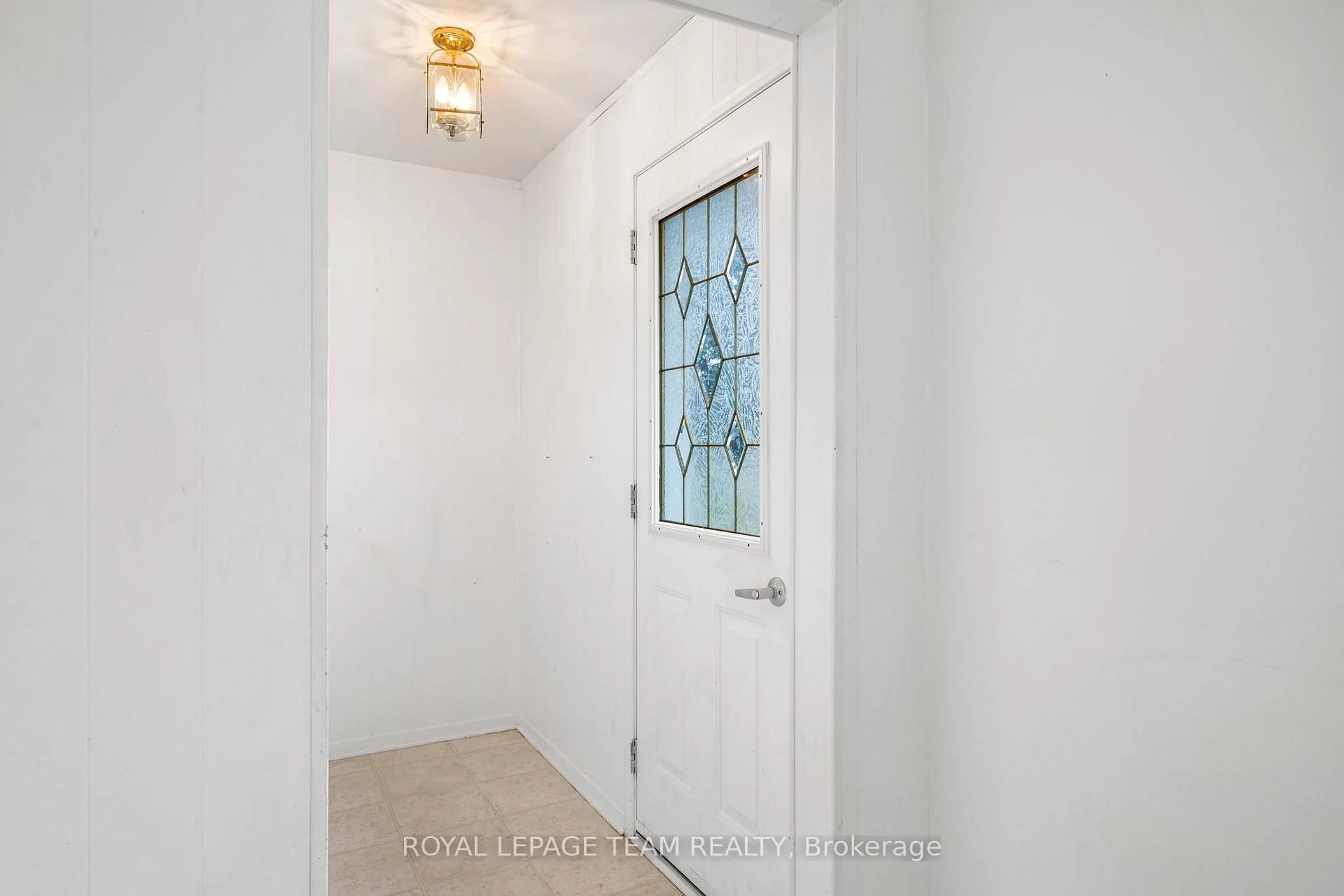Indoor entryway for 266 Daniel St, Arnprior Ontario K7S 2M2