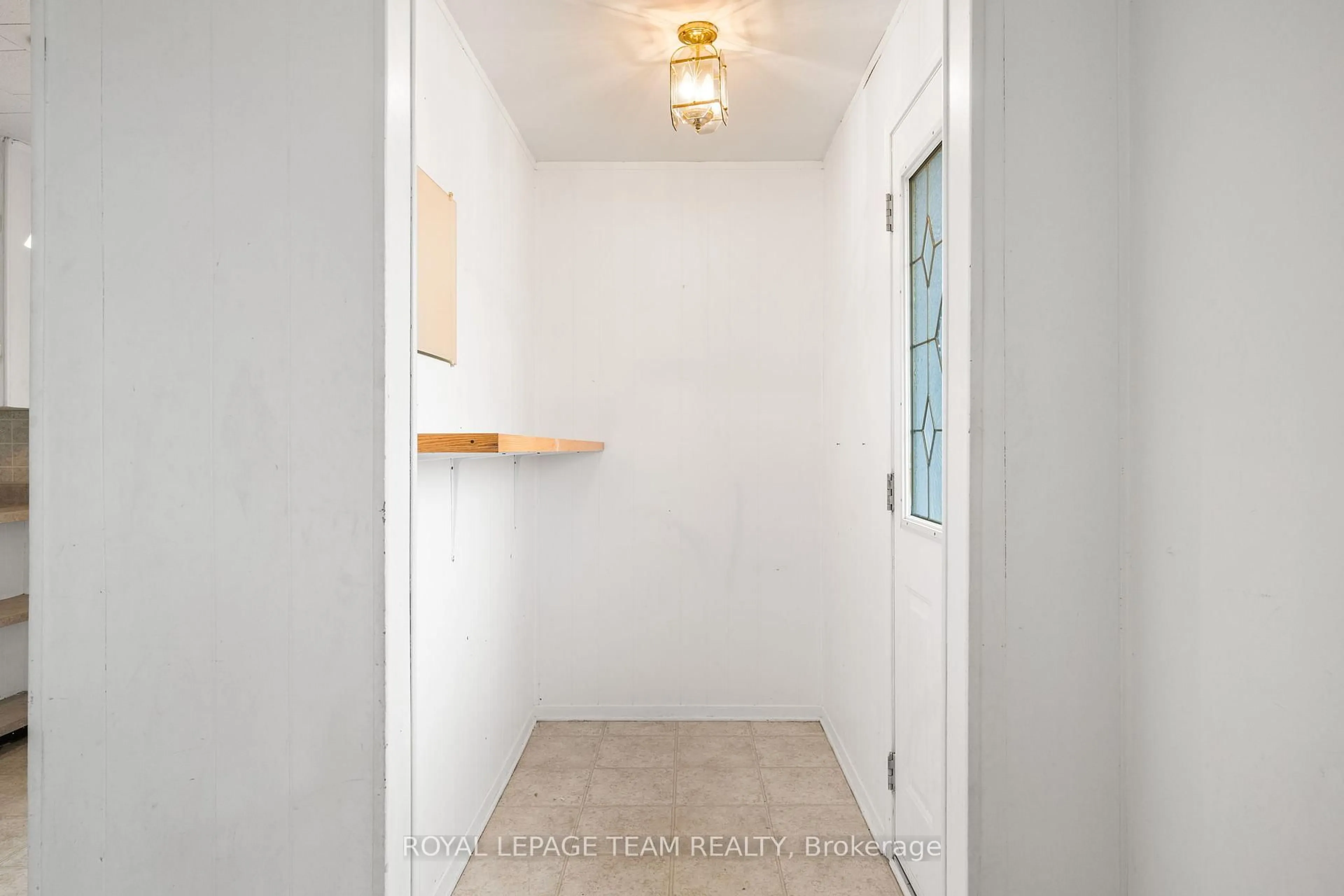 Indoor entryway for 266 Daniel St, Arnprior Ontario K7S 2M2