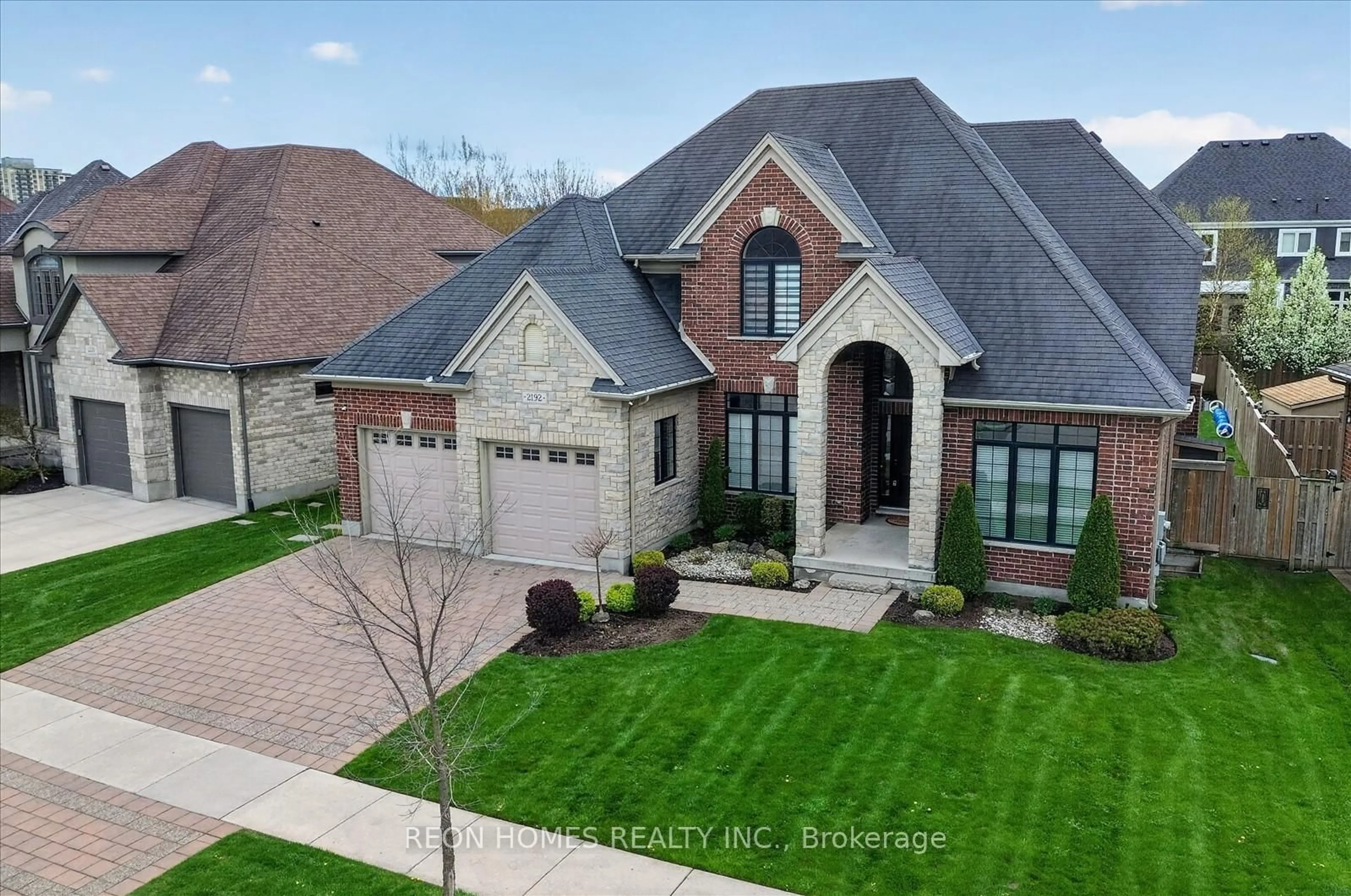 A pic from outside/outdoor area/front of a property/back of a property/a pic from drone, street for 2192 CALLINGHAM Dr, London North Ontario N6G 5B8