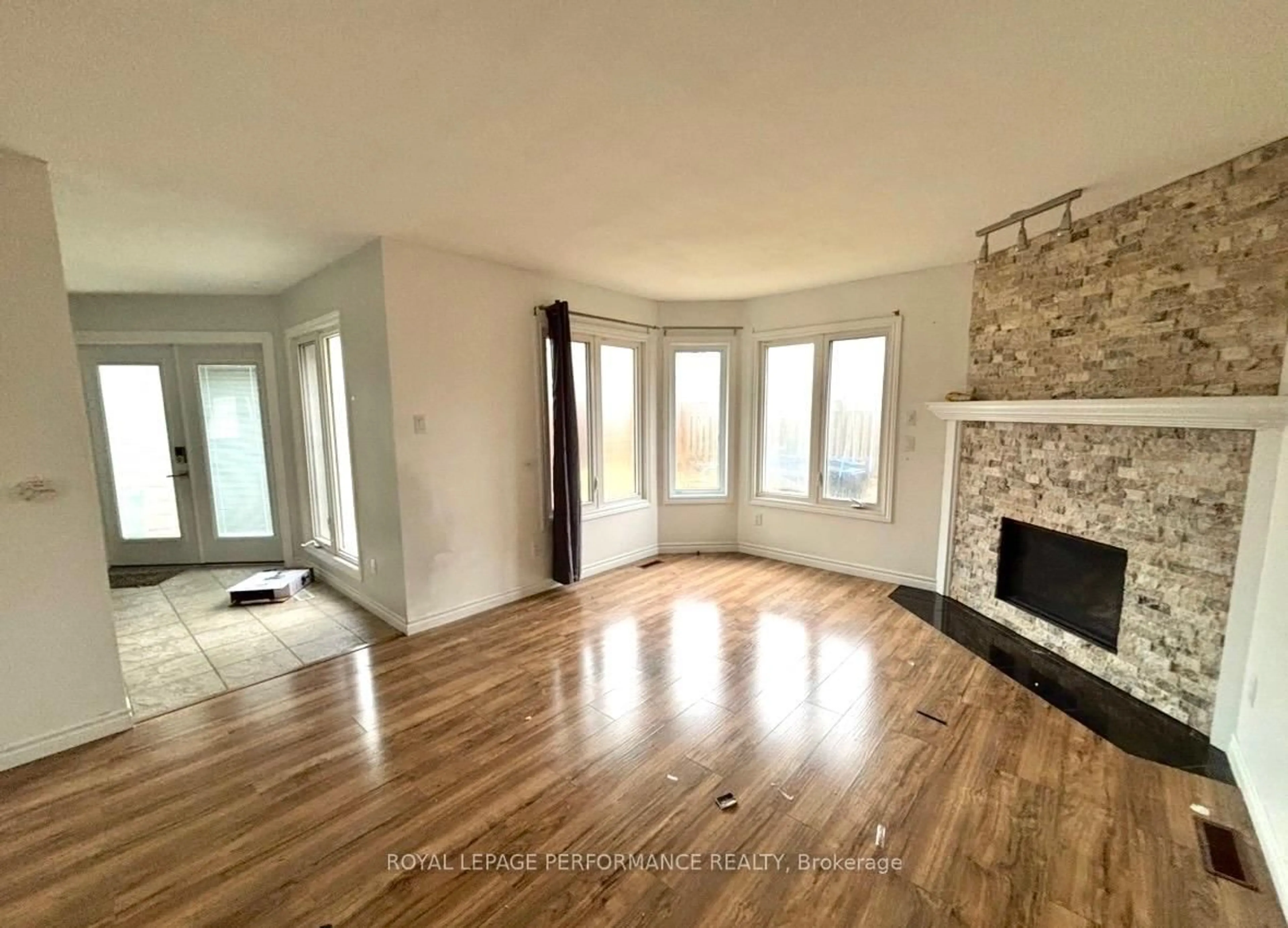 A pic of a room for 123 Napoleon Crt, London East Ontario N5V 4B2
