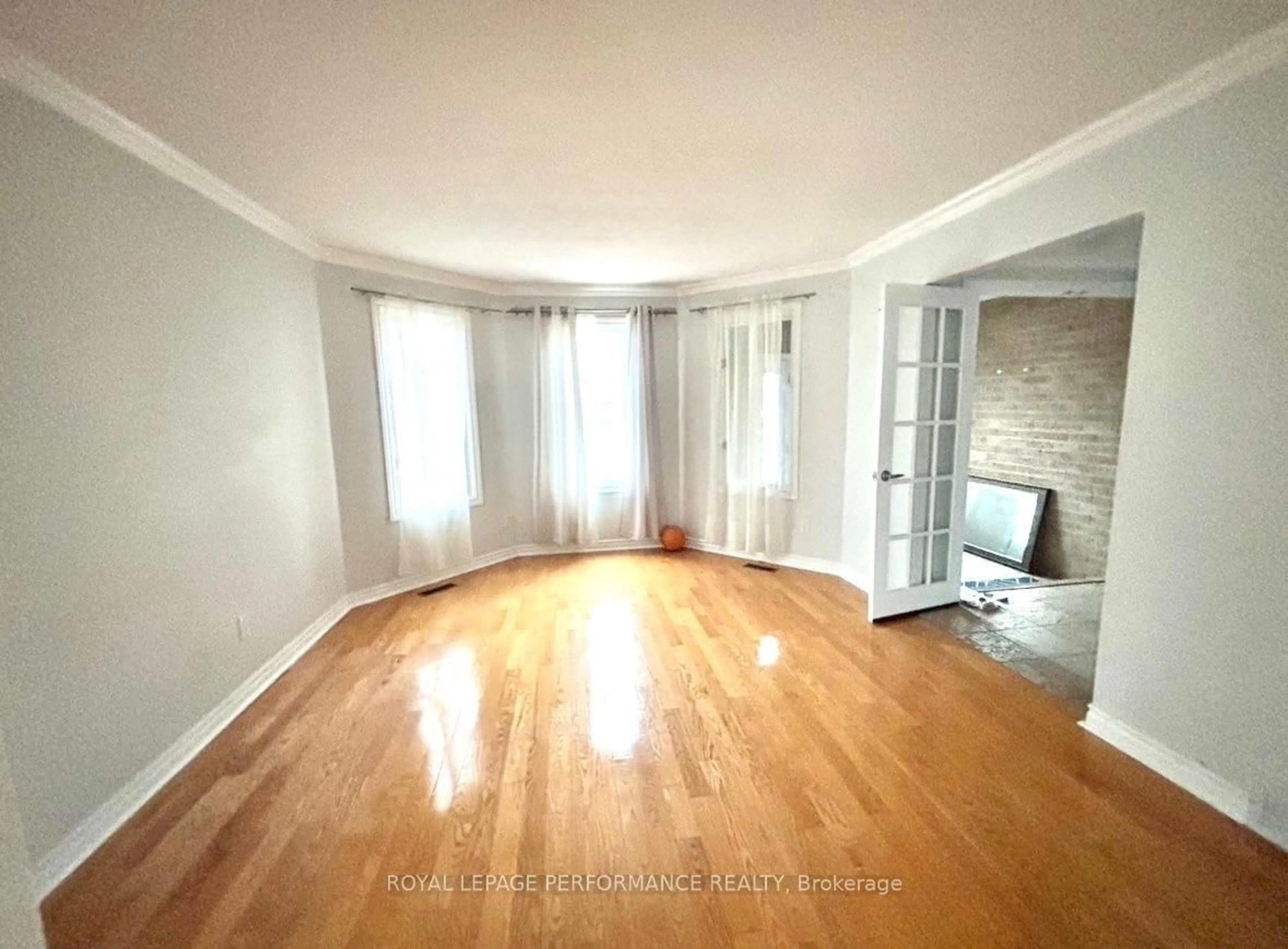 A pic of a room for 123 Napoleon Crt, London East Ontario N5V 4B2