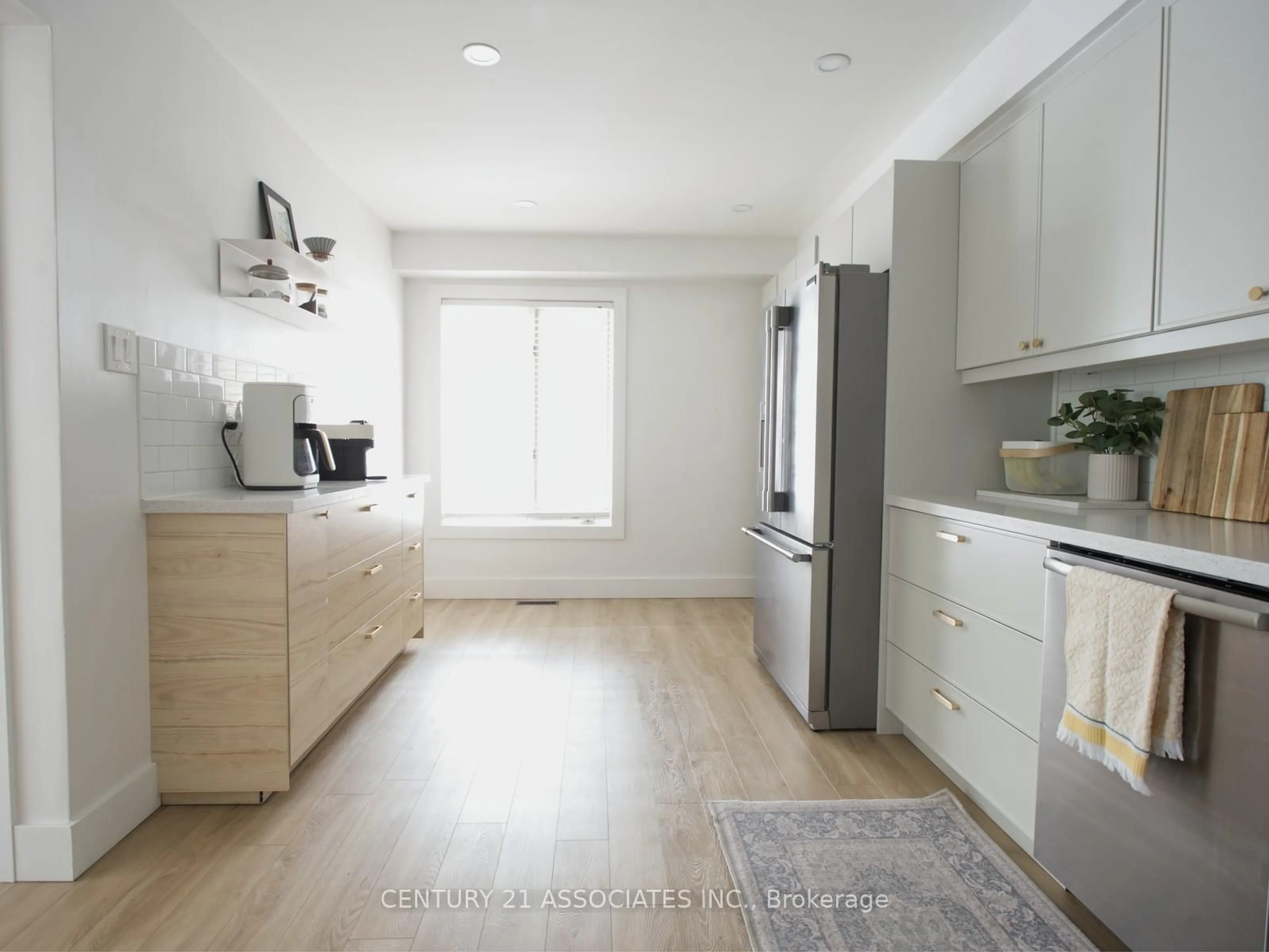 Open concept kitchen, wood/laminate floor for 77 THORNLODGE Dr, Hamilton Ontario L0R 3H3