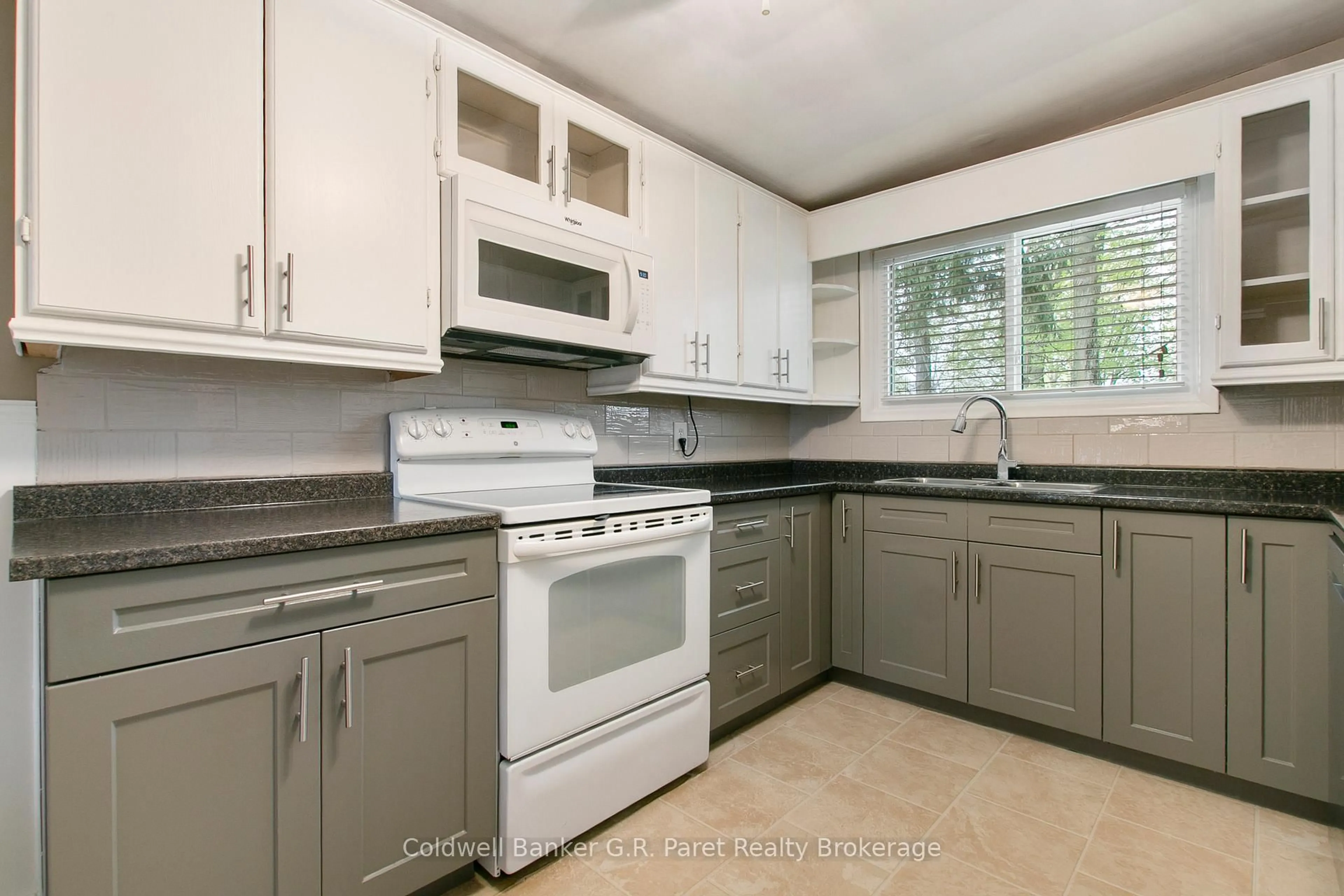 Standard kitchen, unknown for 105 Queen St, Tillsonburg Ontario N4G 3H4