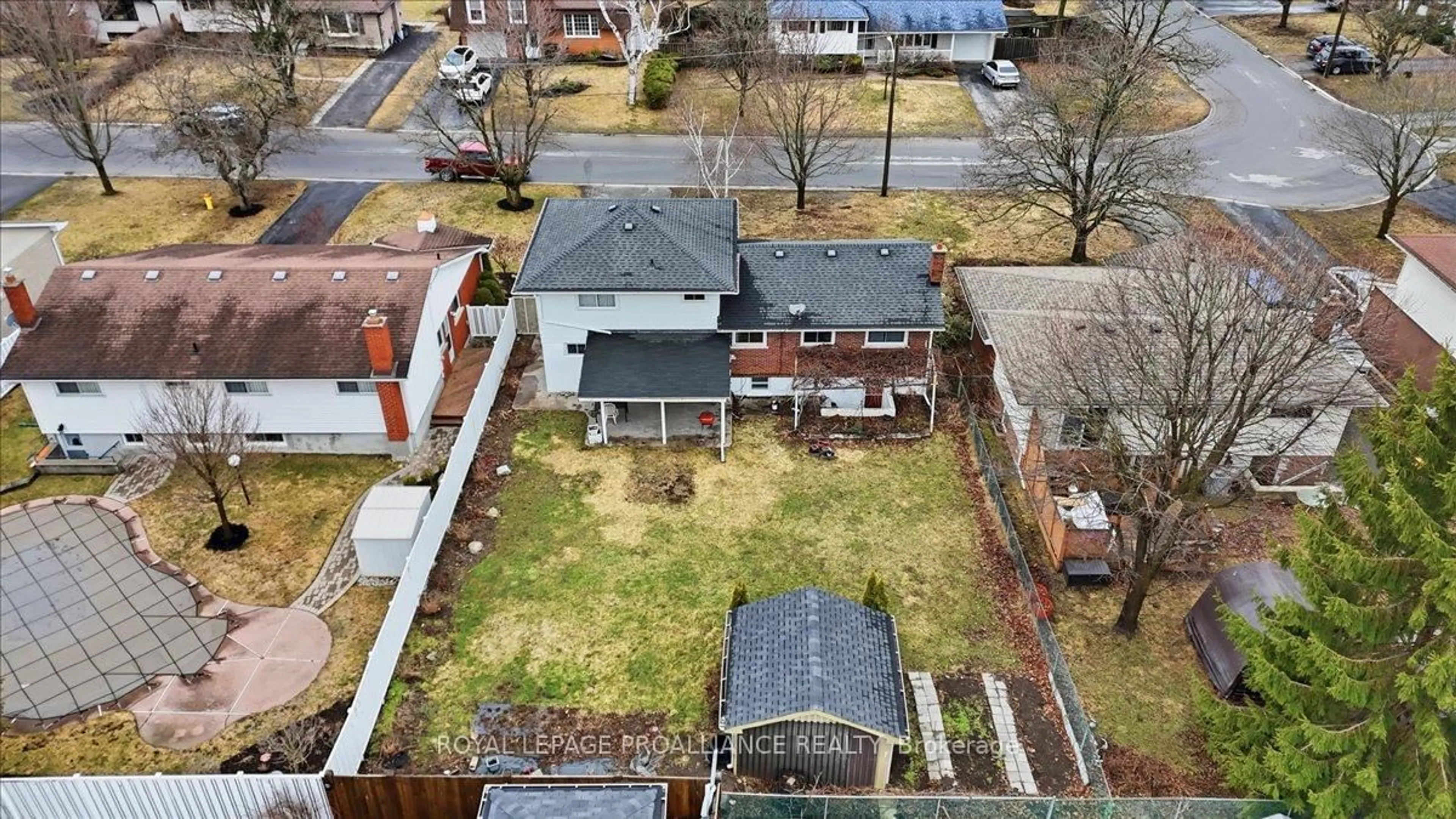 A pic from outside/outdoor area/front of a property/back of a property/a pic from drone, street for 15 Thorncliffe Dr, Belleville Ontario K8P 4L3