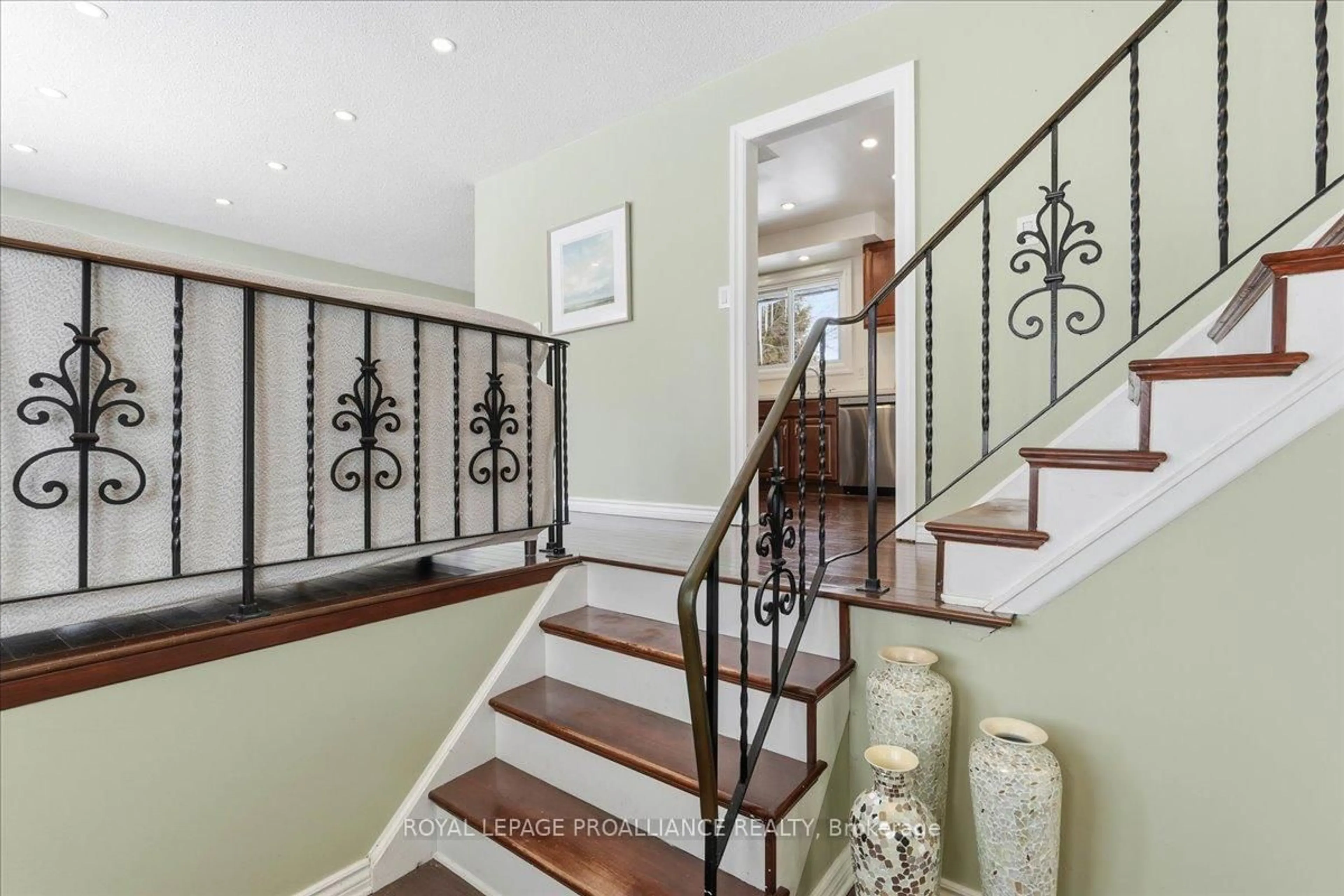 Unknown for 15 Thorncliffe Dr, Belleville Ontario K8P 4L3