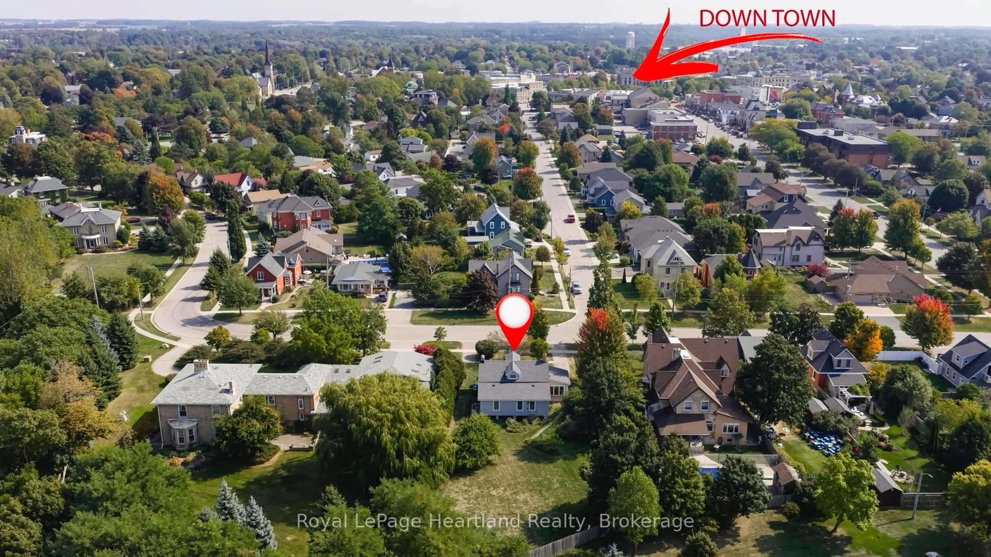 A pic from outside/outdoor area/front of a property/back of a property/a pic from drone, street for 25 Wellington St, Goderich Ontario N7A 2W6
