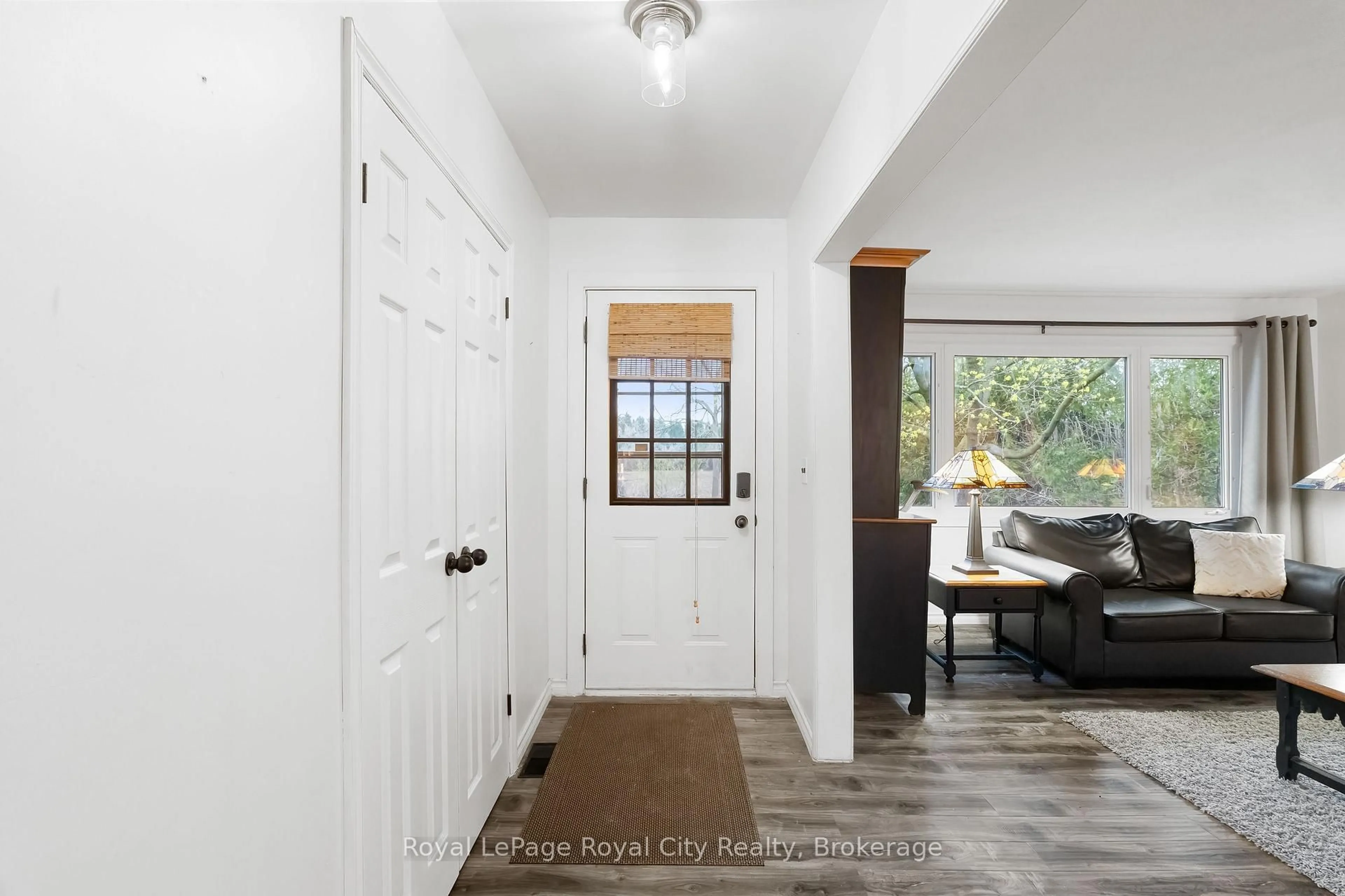 Indoor entryway for 5373 Wellington 29 Rd, Guelph/Eramosa Ontario N0B 2K0
