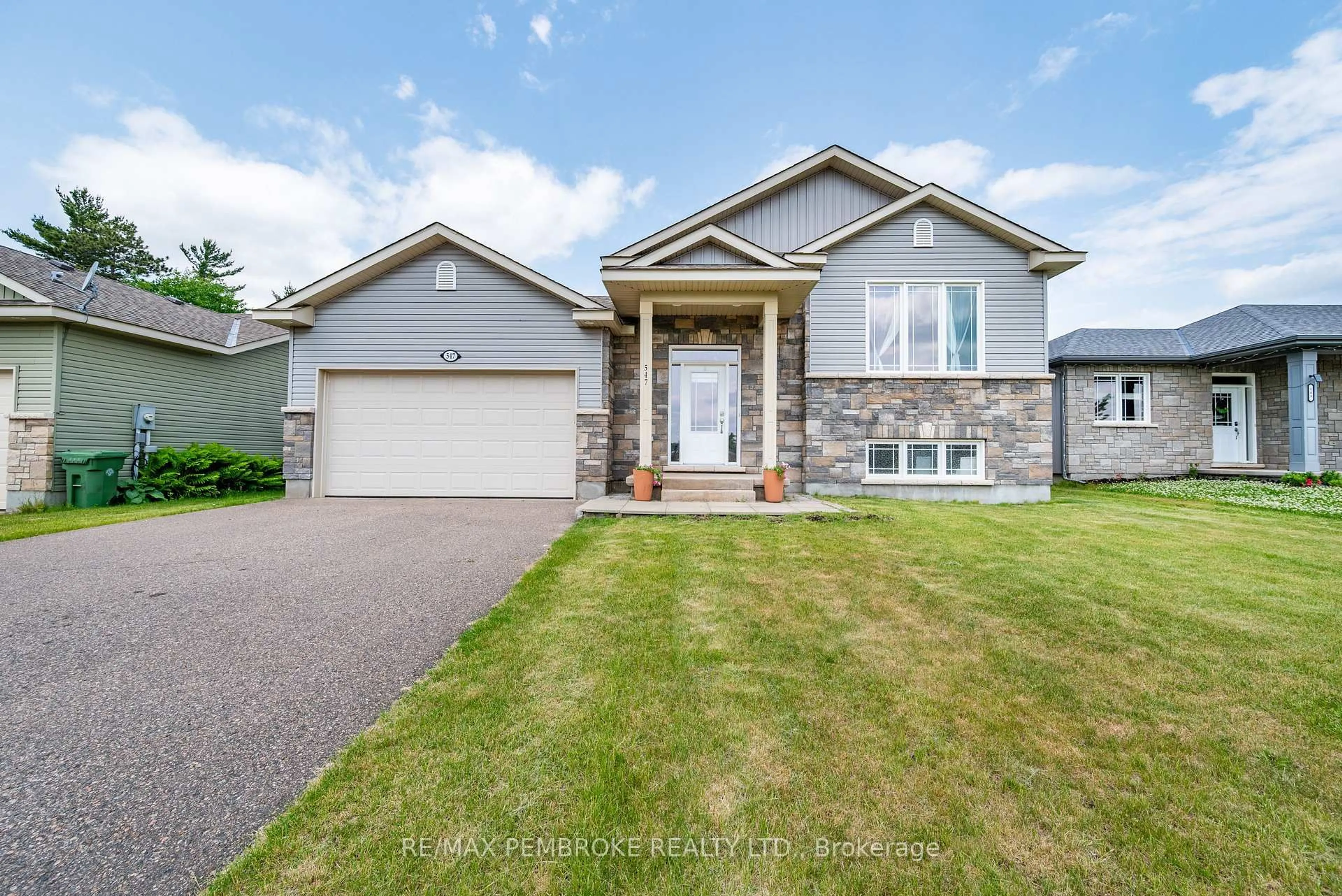 Home with brick exterior material, street for 547 Gardner Cres, Petawawa Ontario K8H 0C4