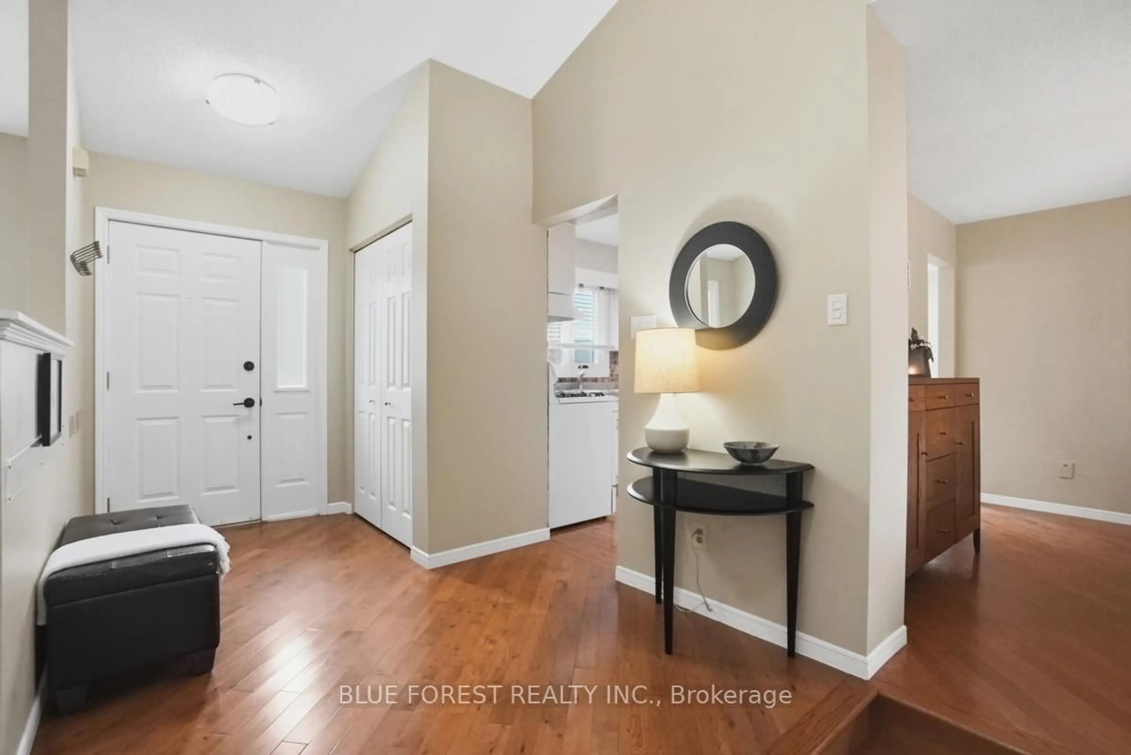 Indoor entryway for 1311 Aldersbrook Rd, London North Ontario N6G 3J1