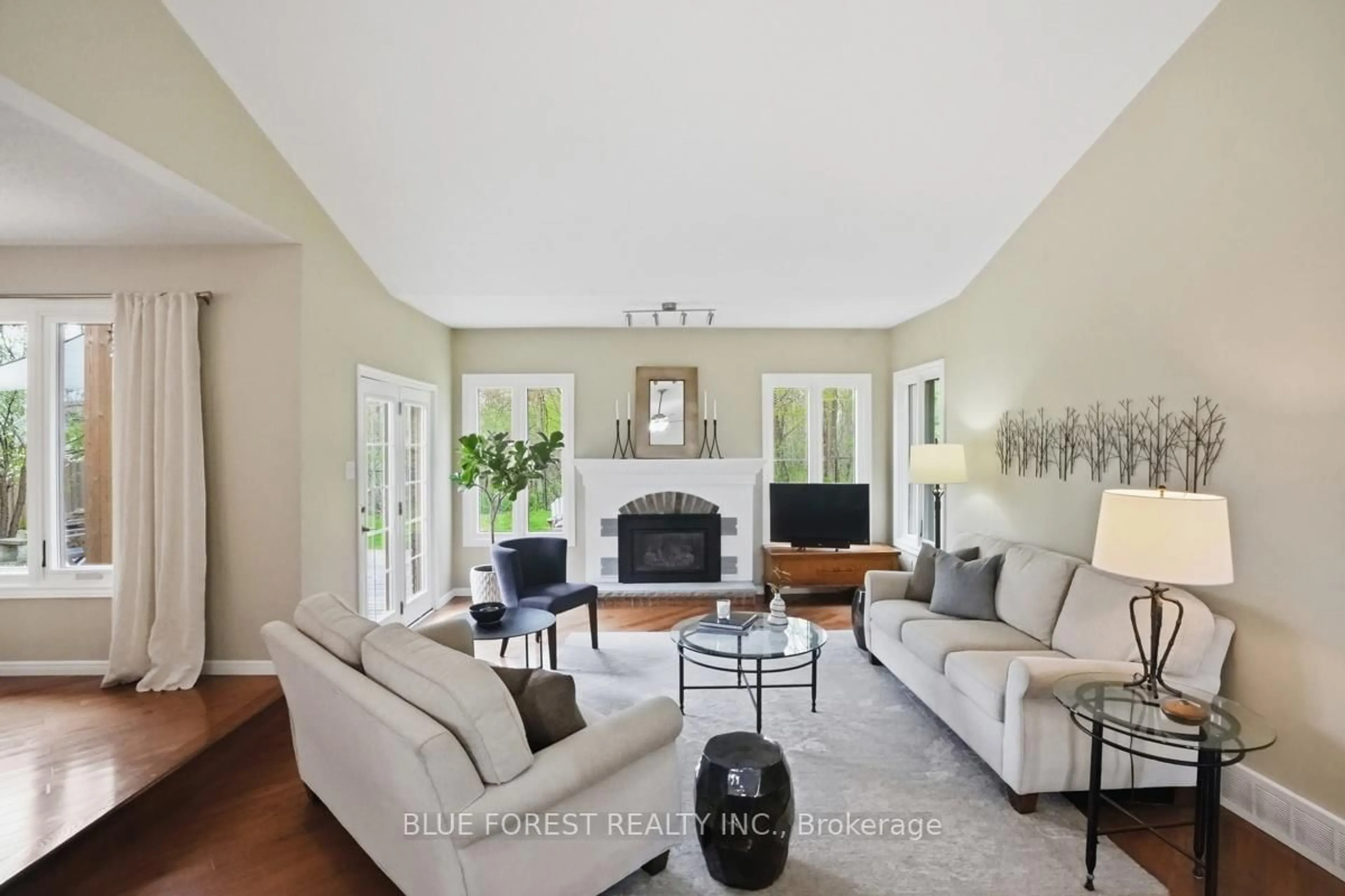 Living room with furniture, unknown for 1311 Aldersbrook Rd, London North Ontario N6G 3J1