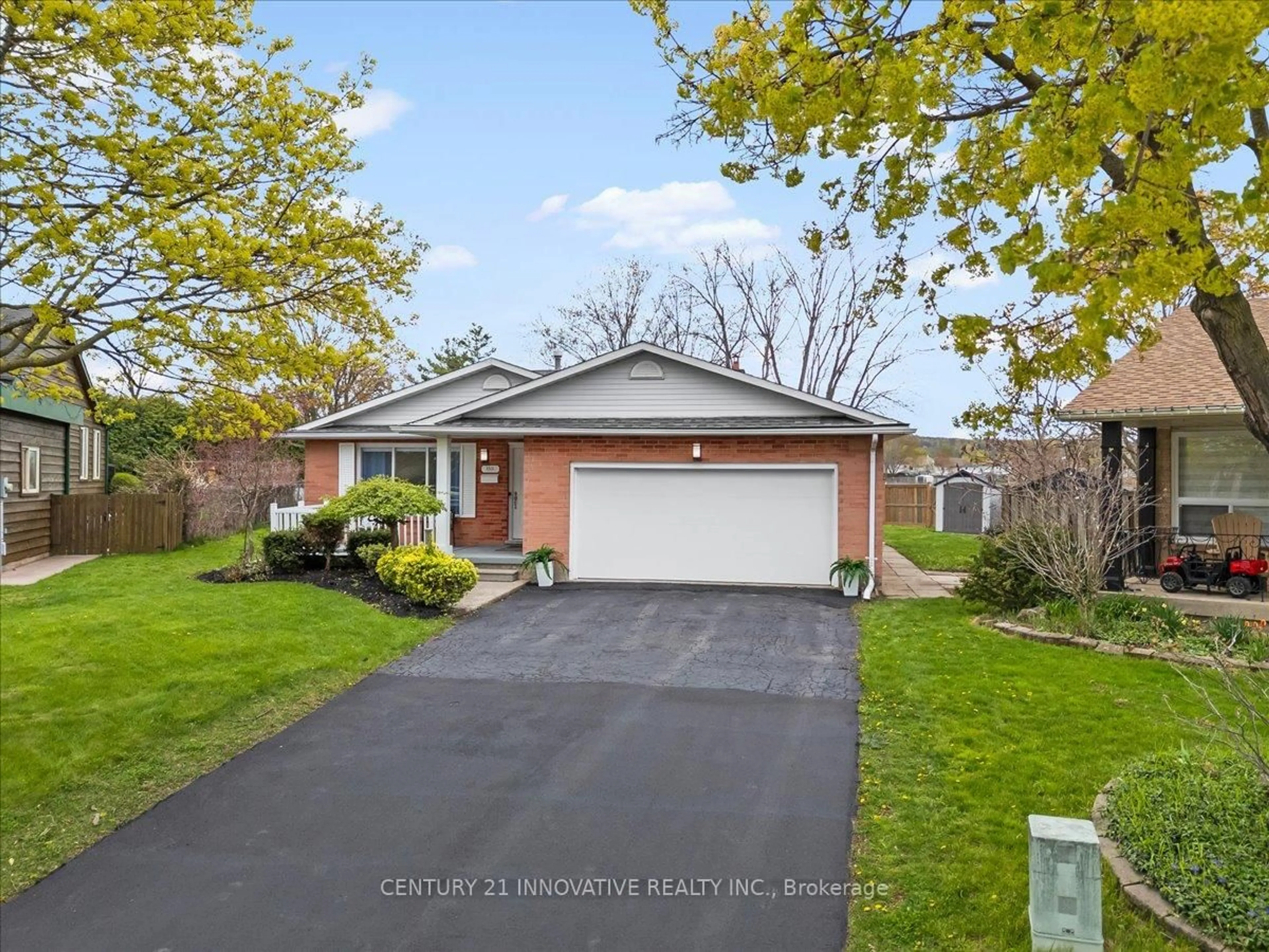A pic from outside/outdoor area/front of a property/back of a property/a pic from drone, street for 4506 Green Meadow Blvd, Lincoln Ontario L3J 0A8