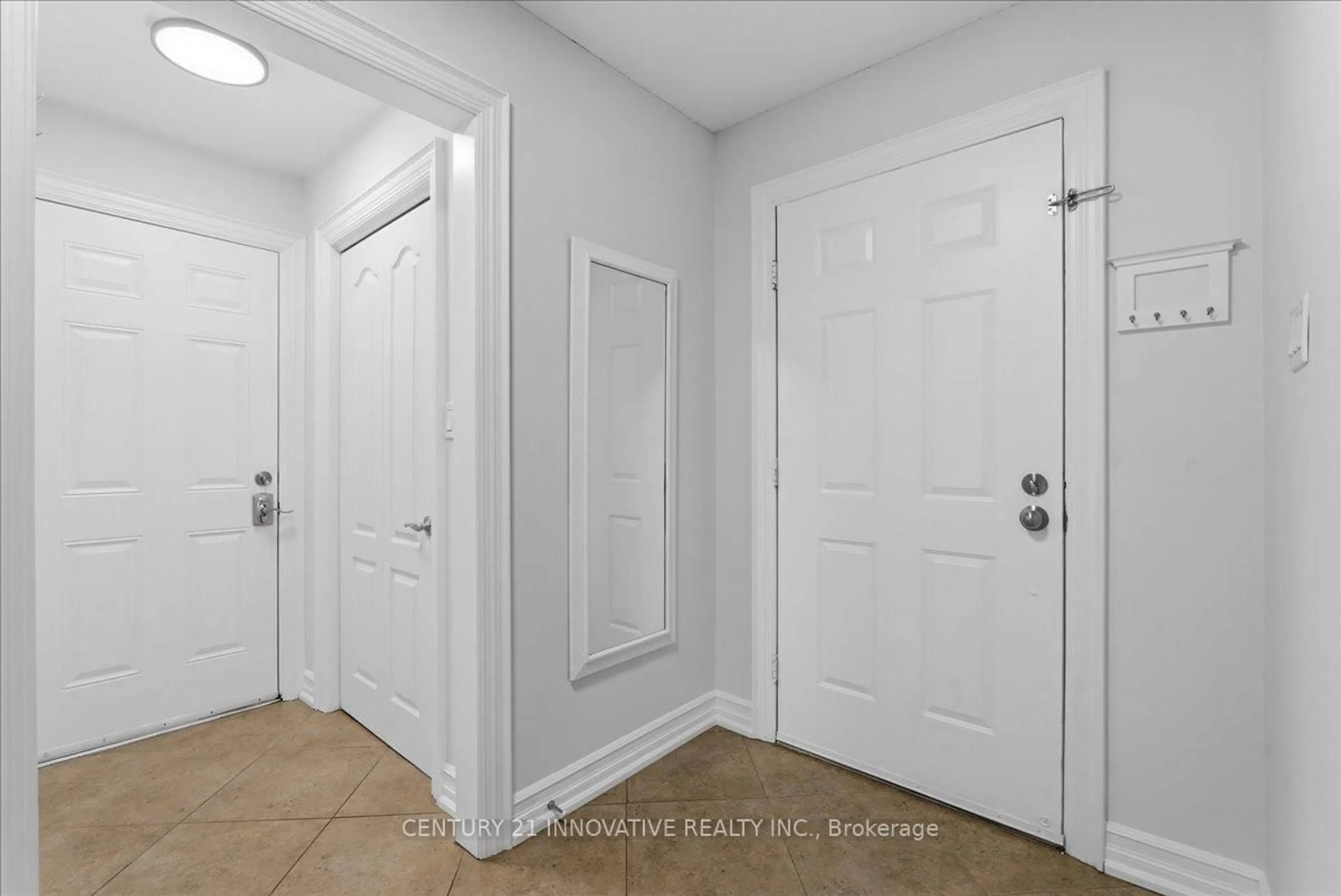 Indoor entryway for 4506 Green Meadow Blvd, Lincoln Ontario L3J 0A8