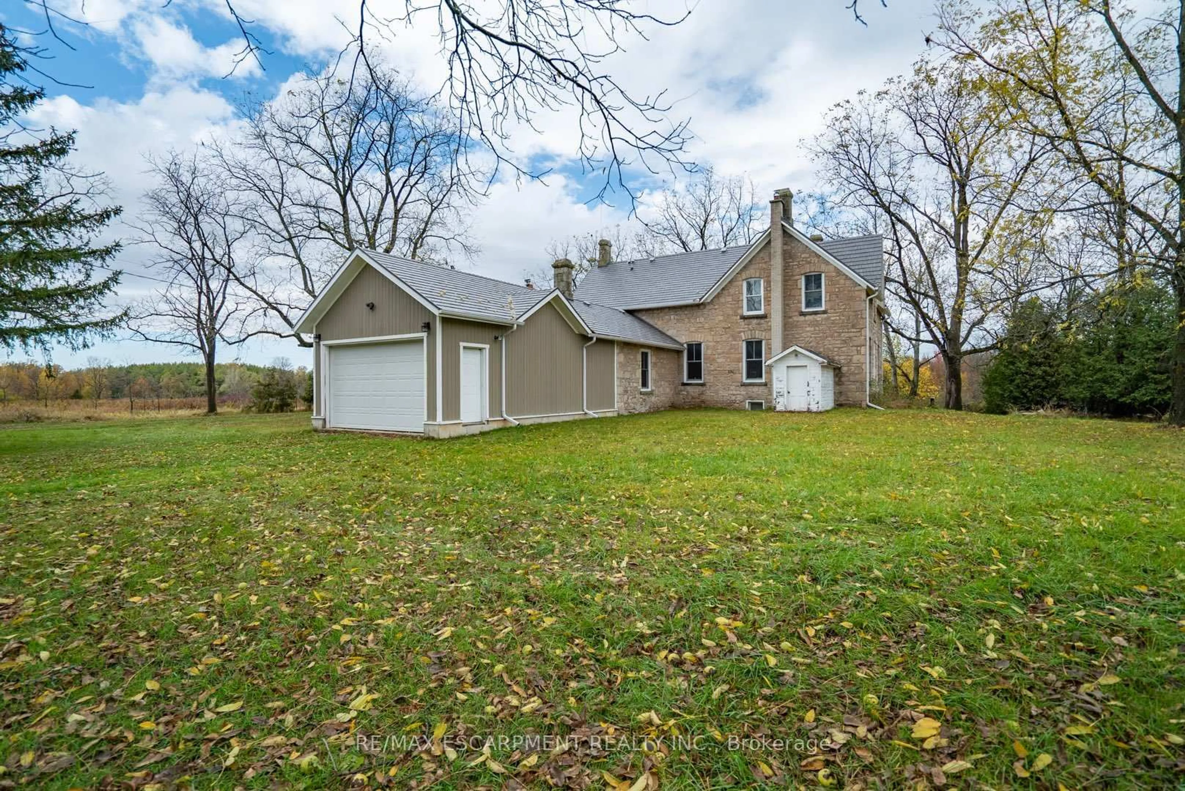 A pic from outside/outdoor area/front of a property/back of a property/a pic from drone, unknown for 1172 8th Concession Rd, Hamilton Ontario N0B 2J0
