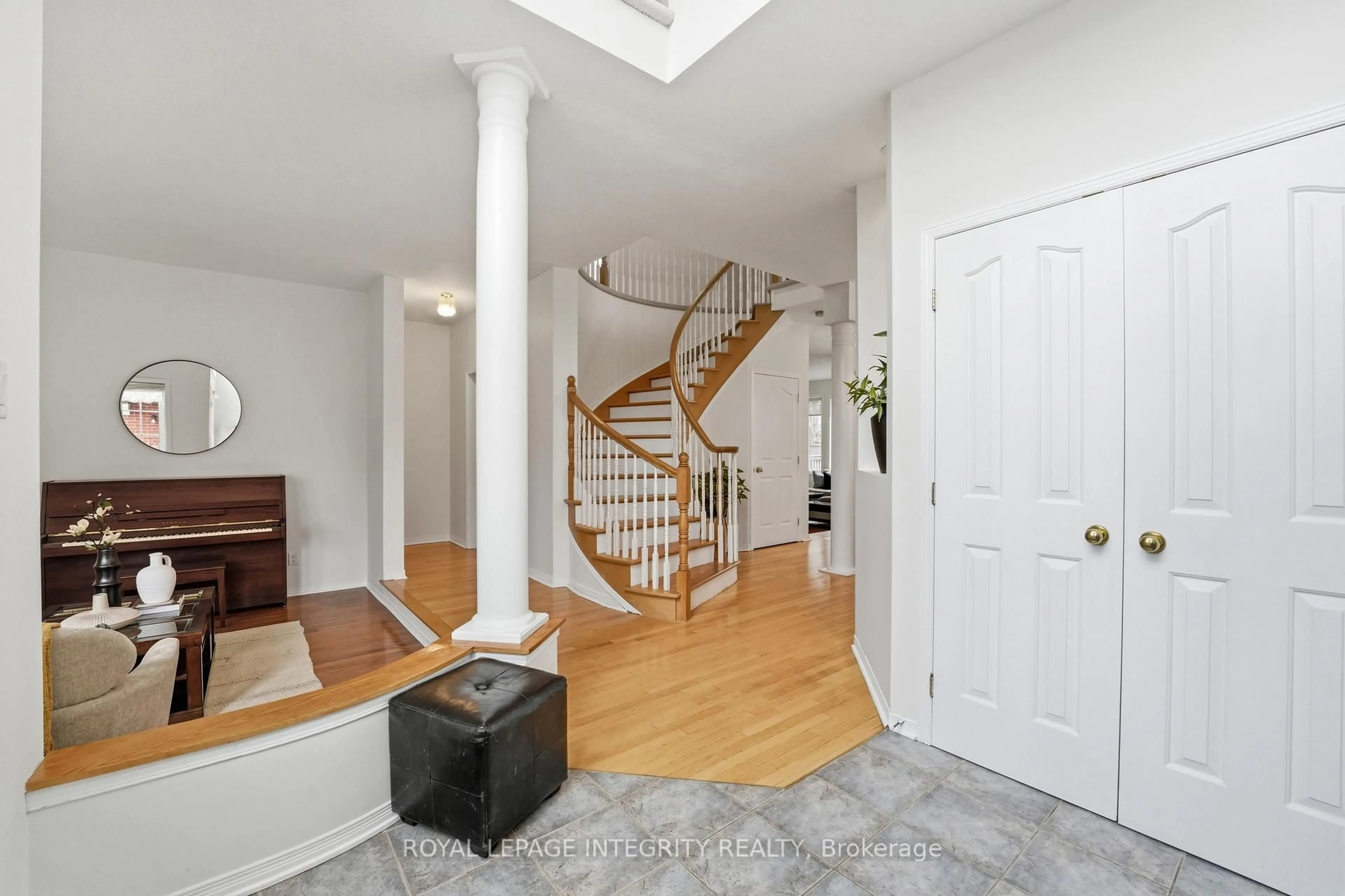 Indoor entryway for 46 Catterick Cres, Kanata Ontario K2K 3M6