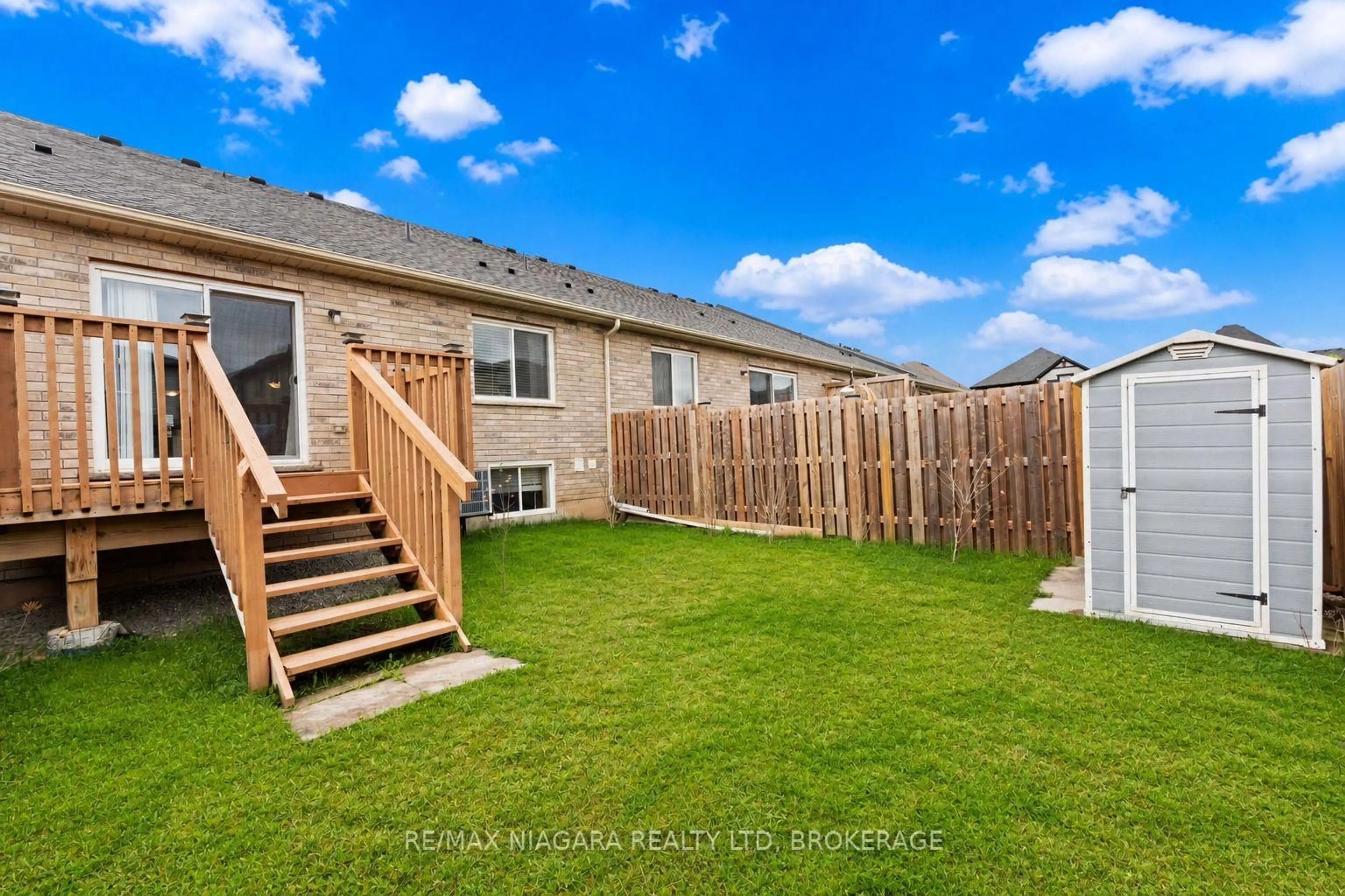 Patio, mountain view for 127 ACACIA Rd, Pelham Ontario L0S 1E6