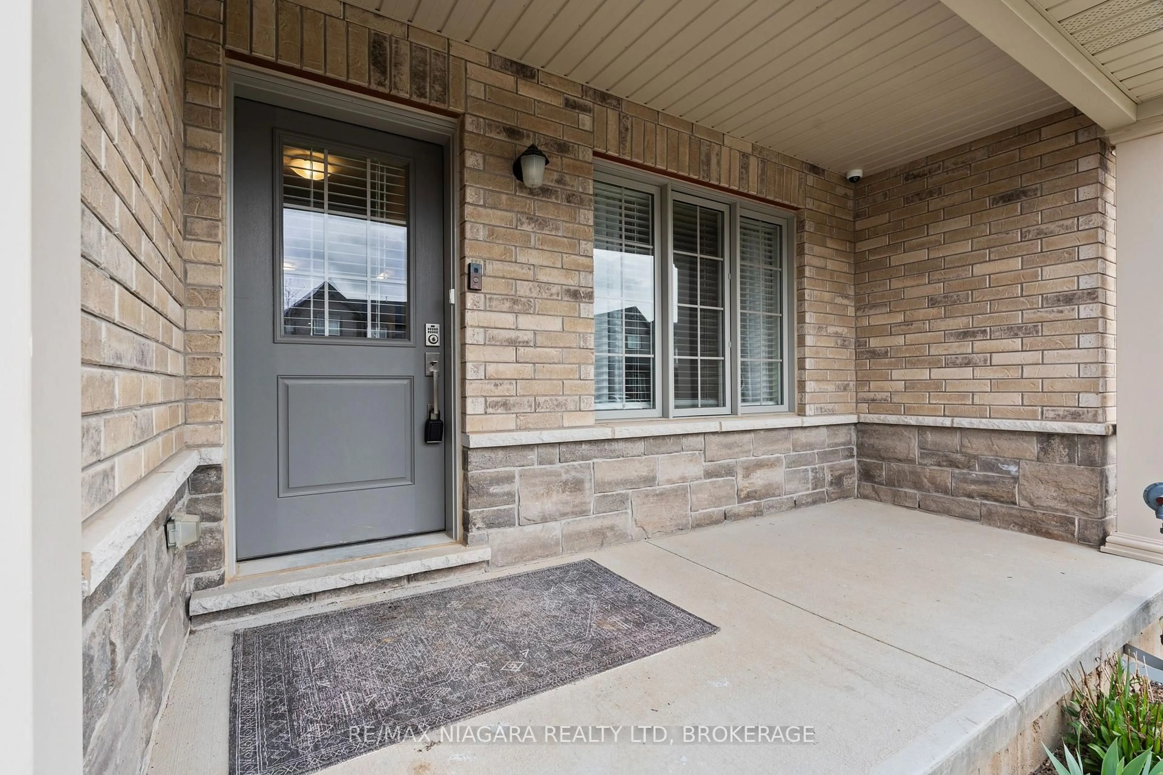 Indoor entryway for 127 ACACIA Rd, Pelham Ontario L0S 1E6