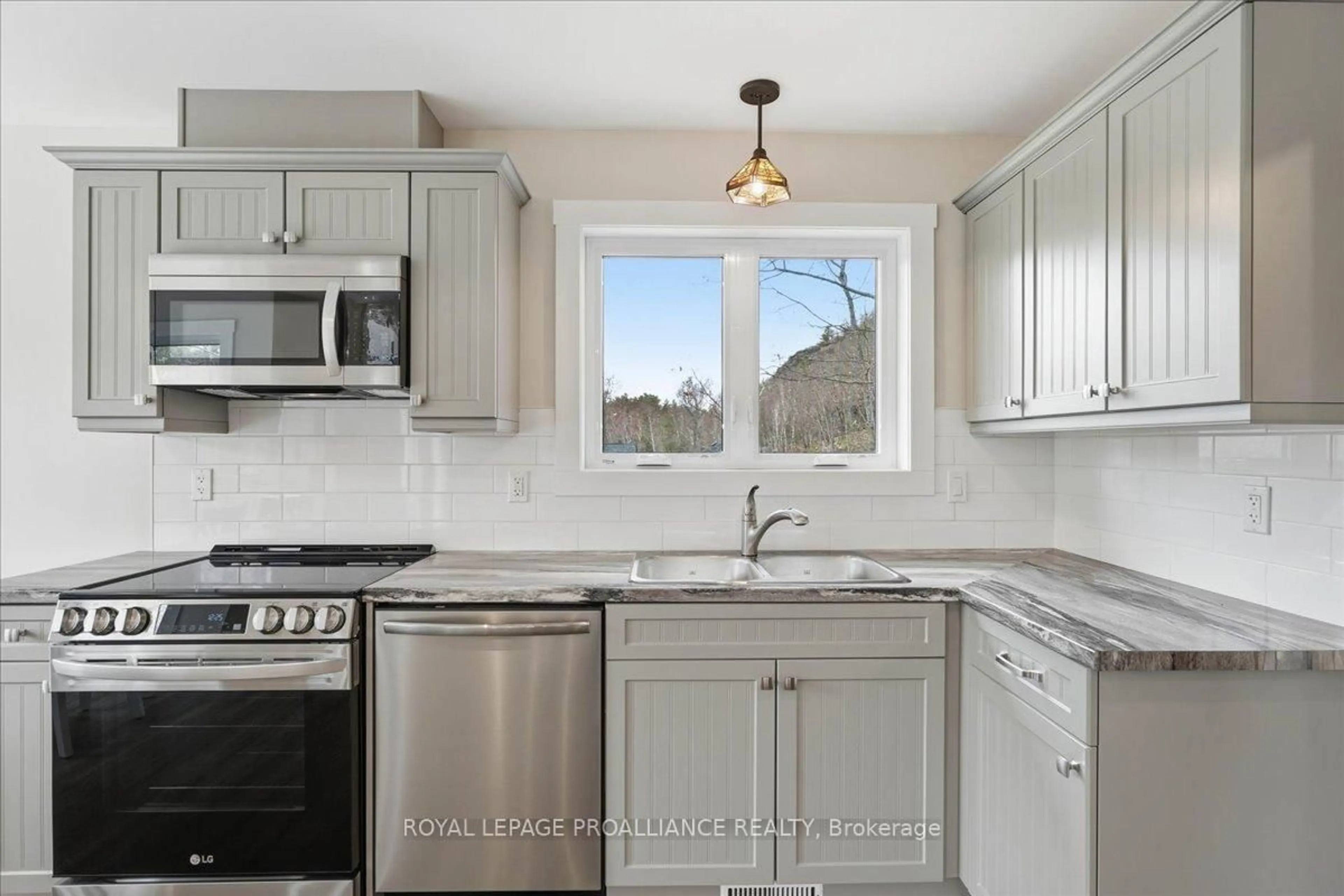 Standard kitchen, ceramic/tile floor for 530 Addington Rd 5, Cloyne Ontario K0H 1K0
