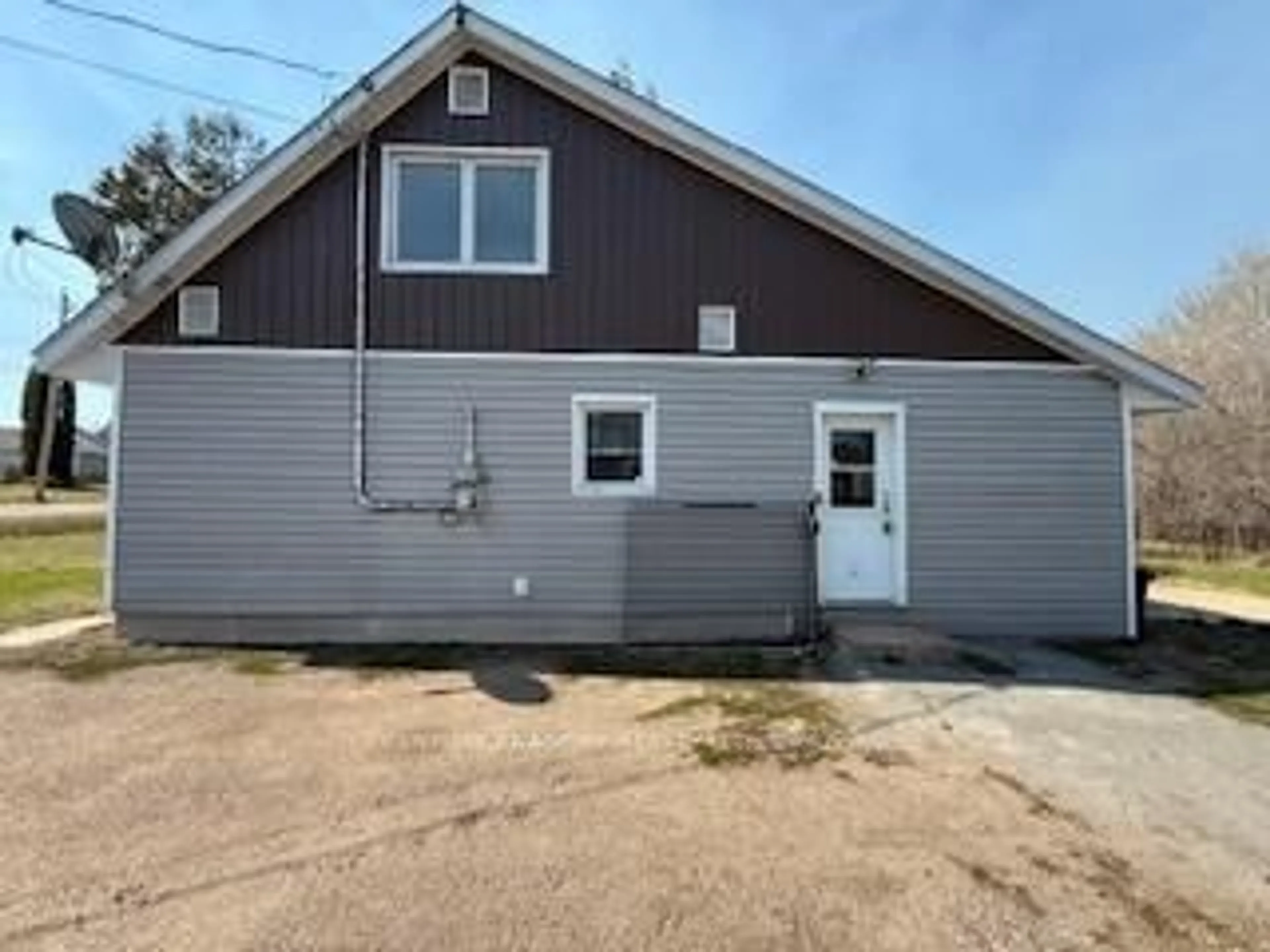 Unknown for 297 Julien St, Pembroke Ontario K8A 3P6