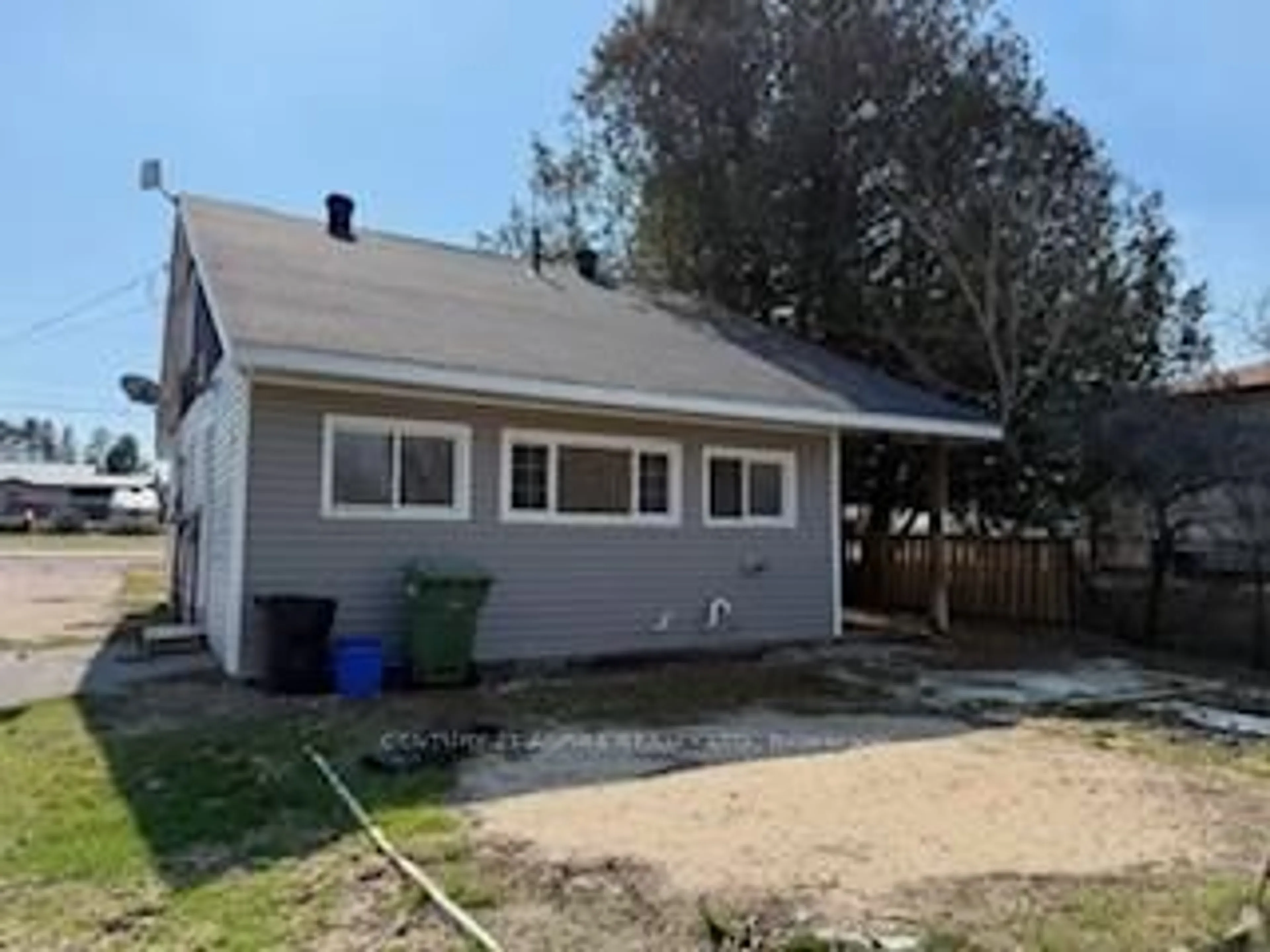 Unknown for 297 Julien St, Pembroke Ontario K8A 3P6