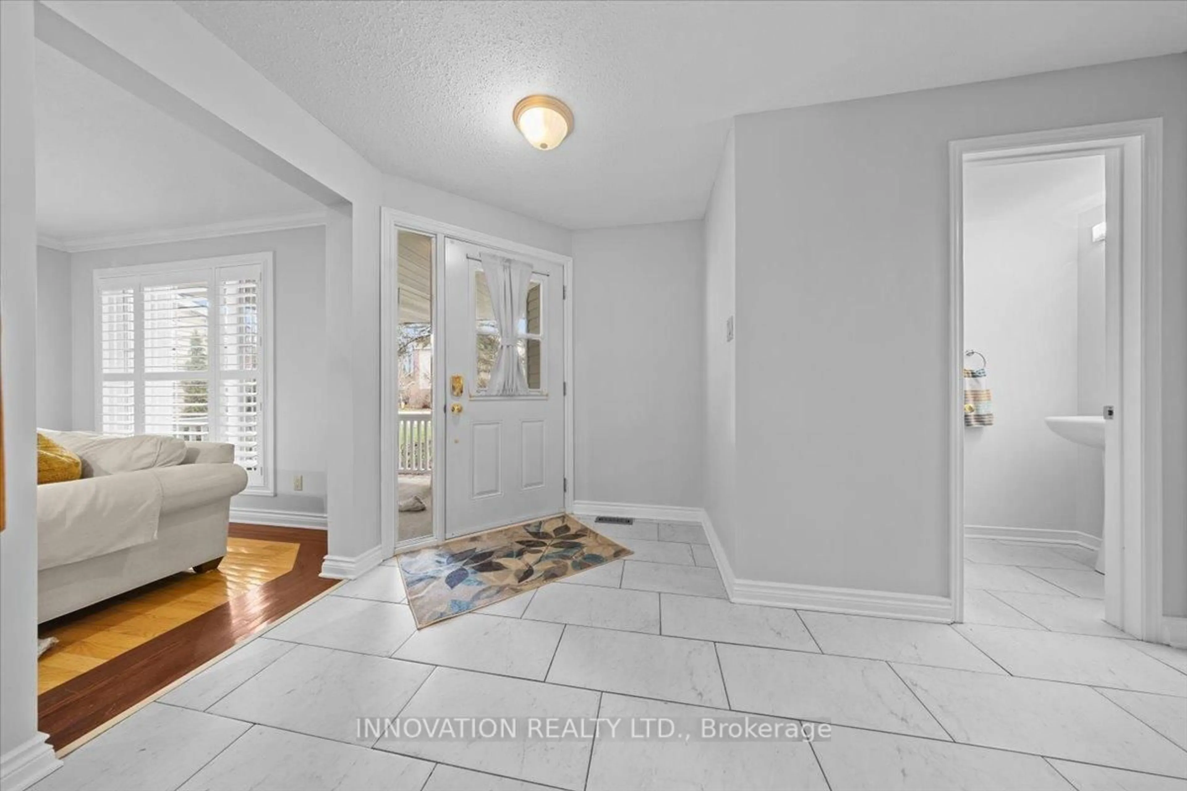 Indoor entryway for 32 Weybridge Dr, Ottawa Ontario K2J 2Z7