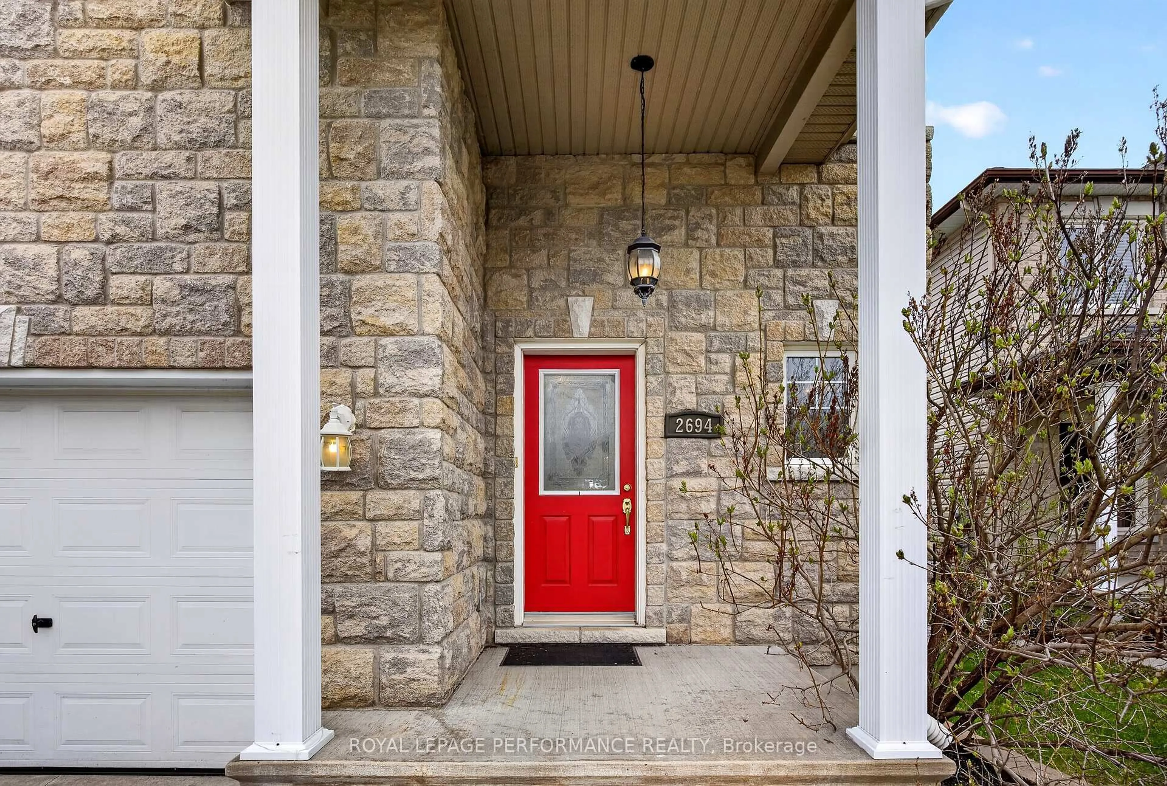 Indoor entryway for 2694 Sylvain St, Clarence-Rockland Ontario K4K 1V3