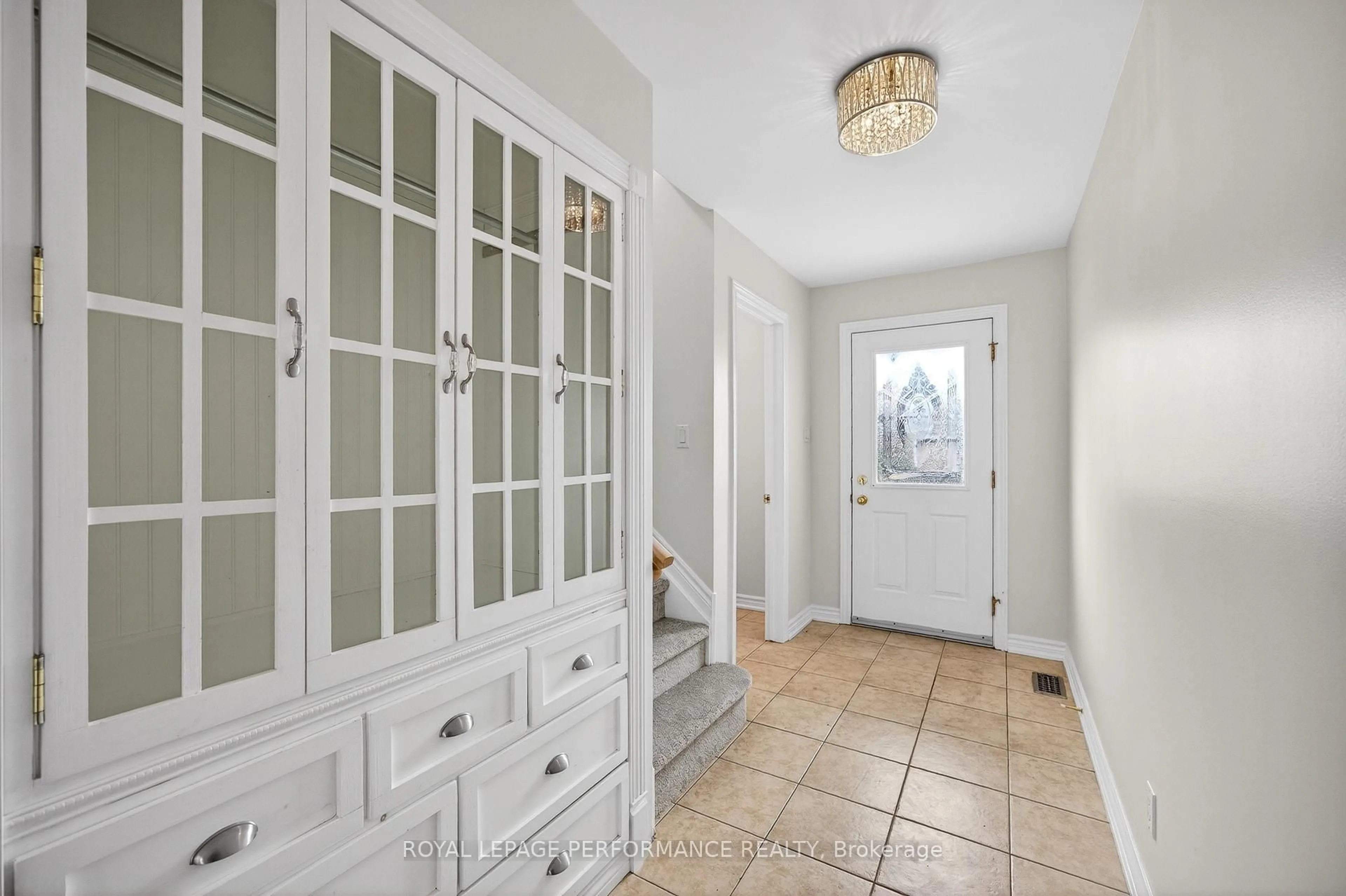 Indoor entryway for 2694 Sylvain St, Clarence-Rockland Ontario K4K 1V3