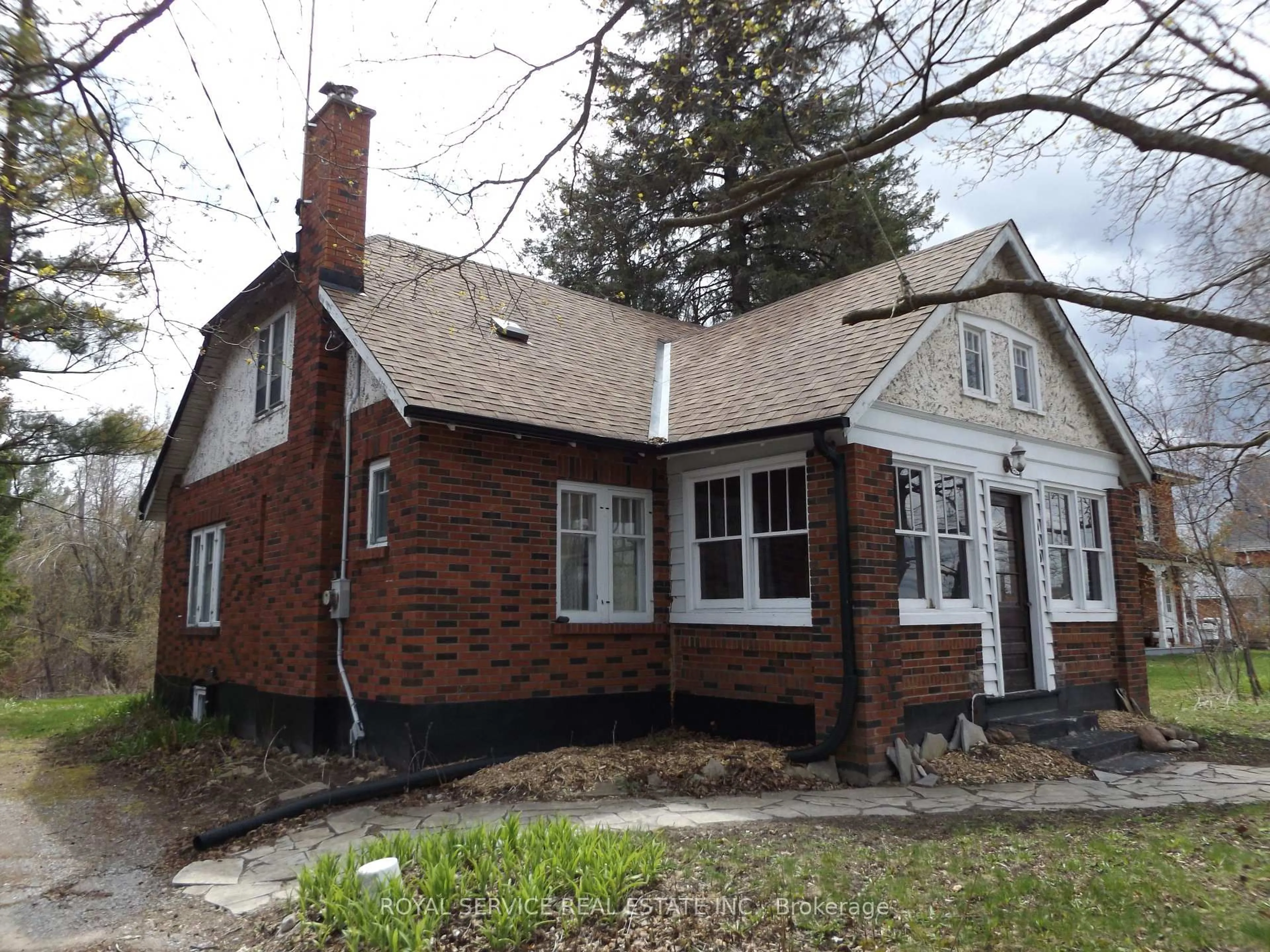 Home with brick exterior material, street for 909 7A Highway, Cavan Monaghan Ontario L0A 1C0