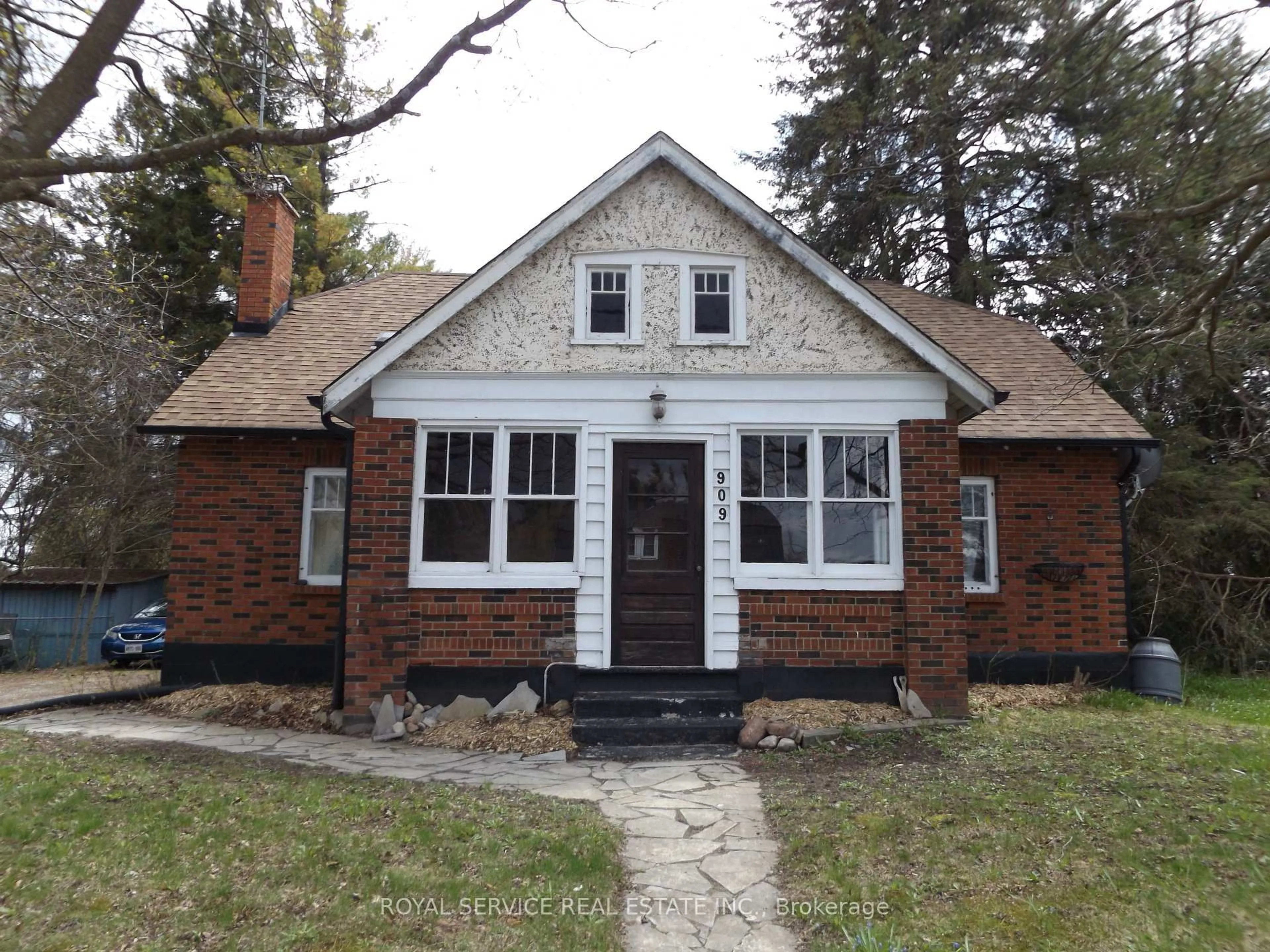 Home with brick exterior material, street for 909 7A Highway, Cavan Monaghan Ontario L0A 1C0