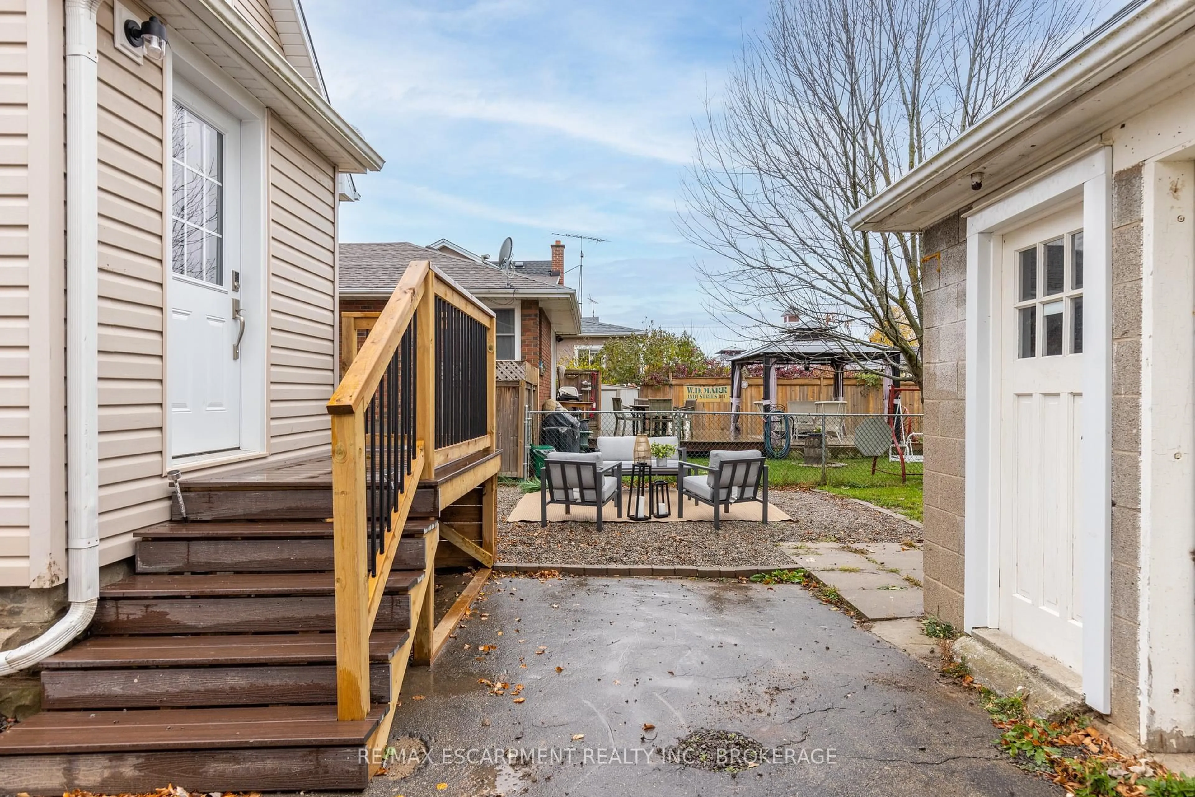 Patio, street for 50 Fifth St, Welland Ontario L3B 4Z5