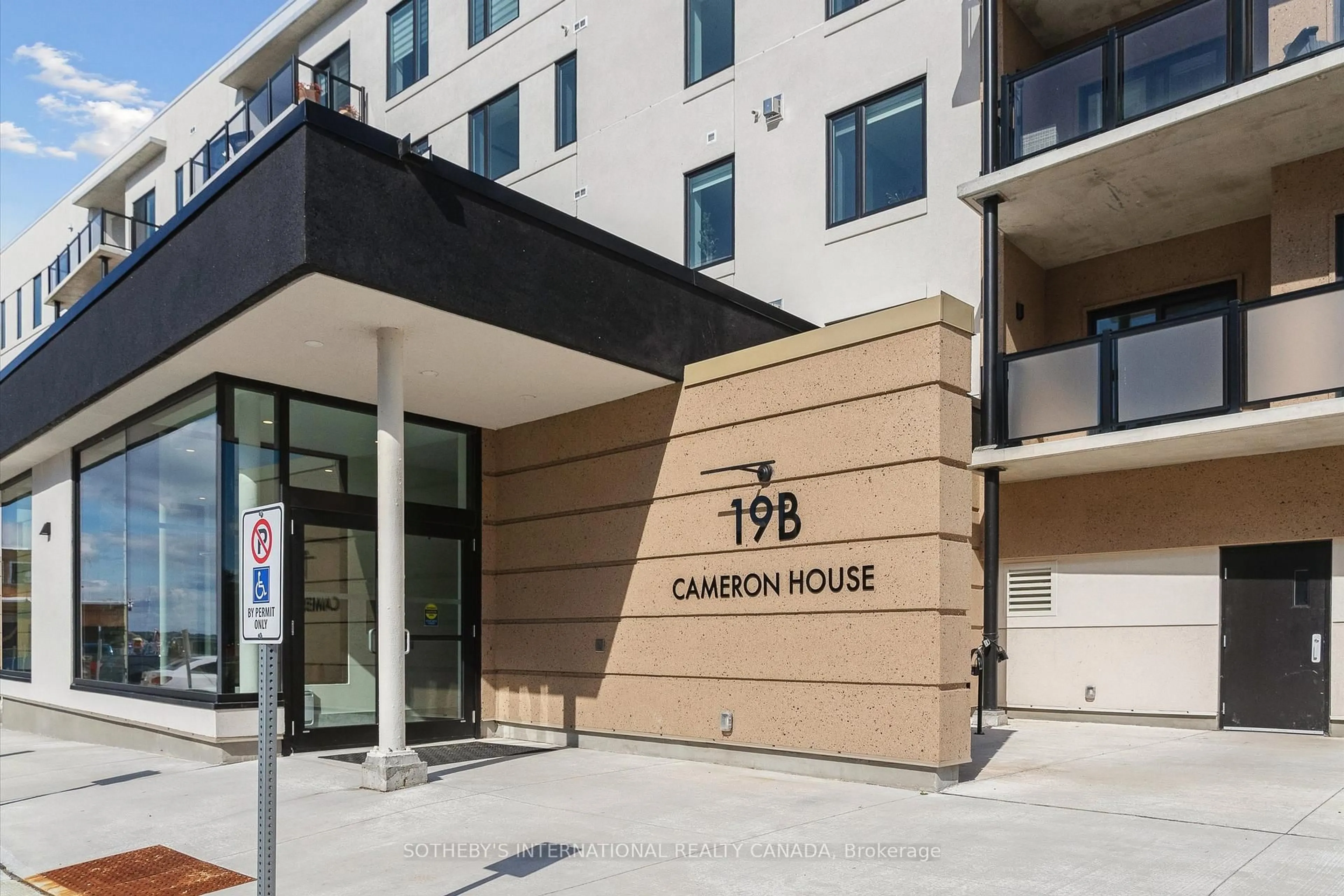 Indoor foyer for 19B West St #208, Kawartha Lakes Ontario K0M 1N0