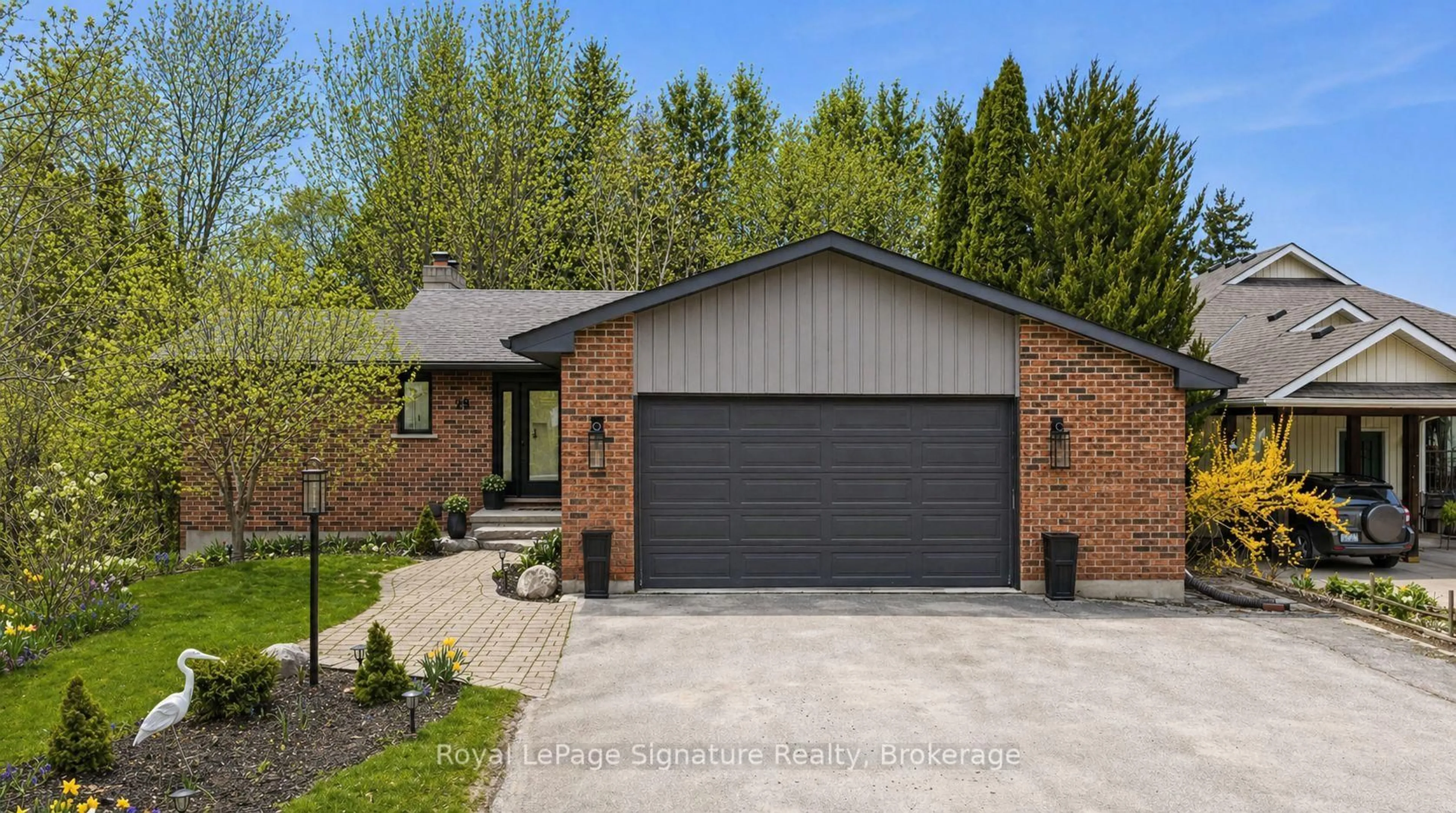Home with brick exterior material, street for 98 Moore Cres, Blue Mountains Ontario N0H 2P0
