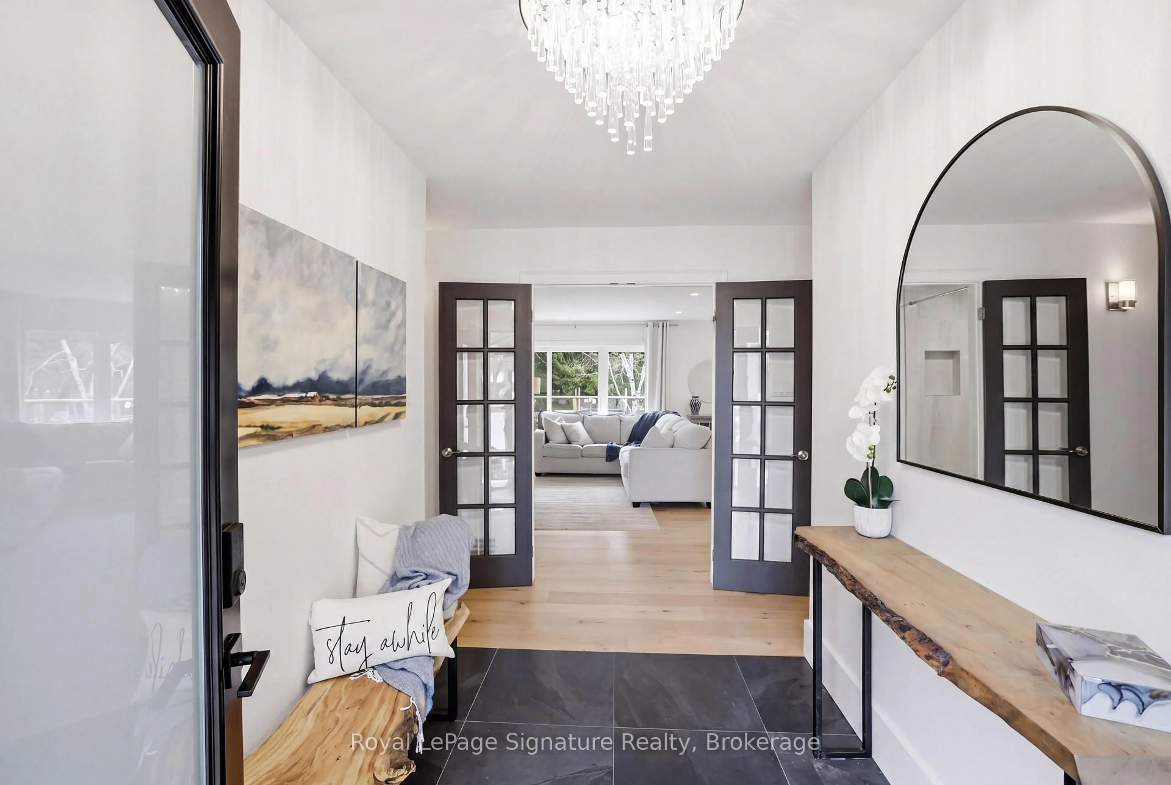 Indoor entryway for 98 Moore Cres, Blue Mountains Ontario N0H 2P0