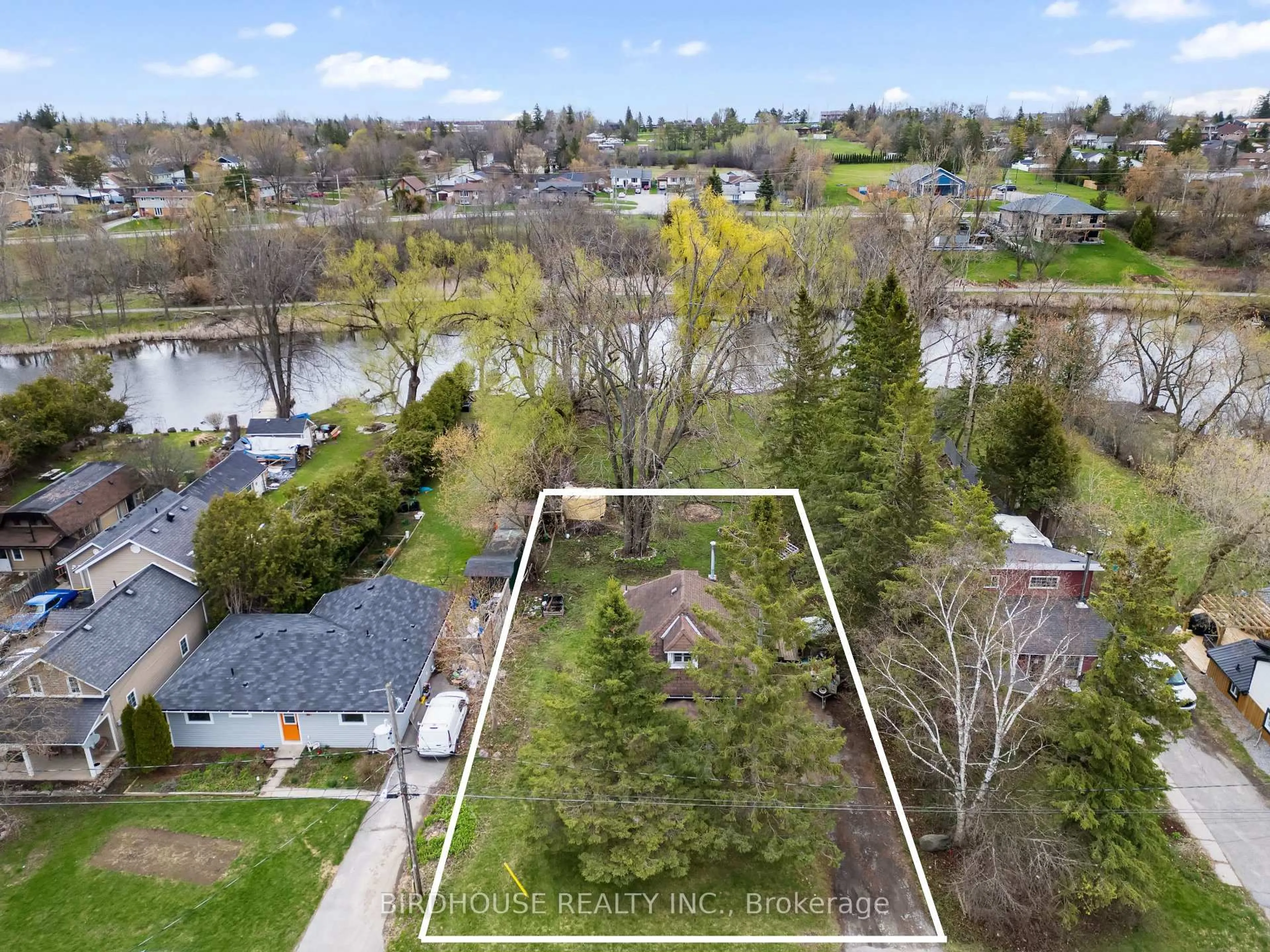 A pic from outside/outdoor area/front of a property/back of a property/a pic from drone, street for 18 Water St, Kawartha Lakes Ontario K9V 2C8