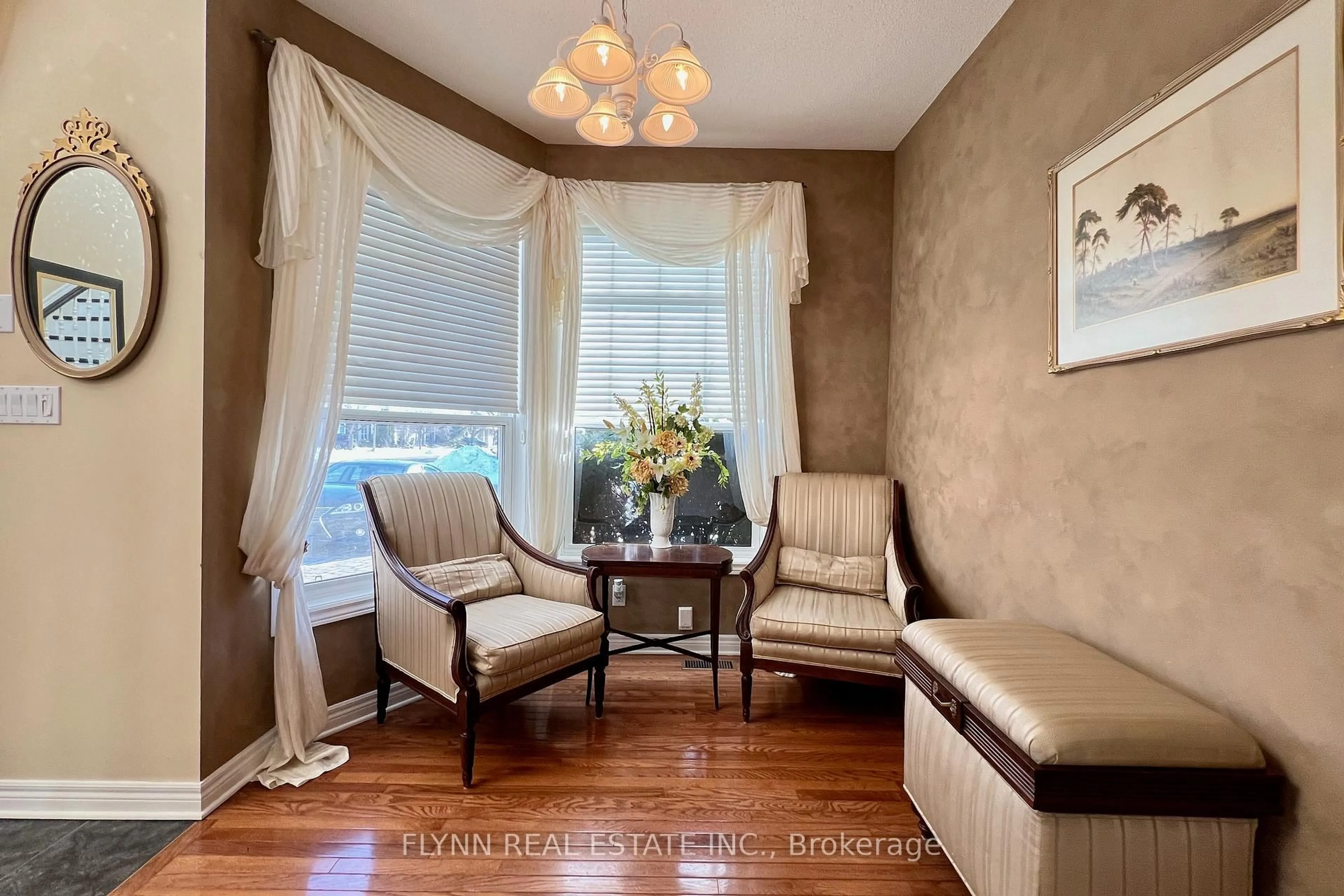 Dining room, wood/laminate floor for 37 Shaw's Lane, Niagara-on-the-Lake Ontario L0S 1J0
