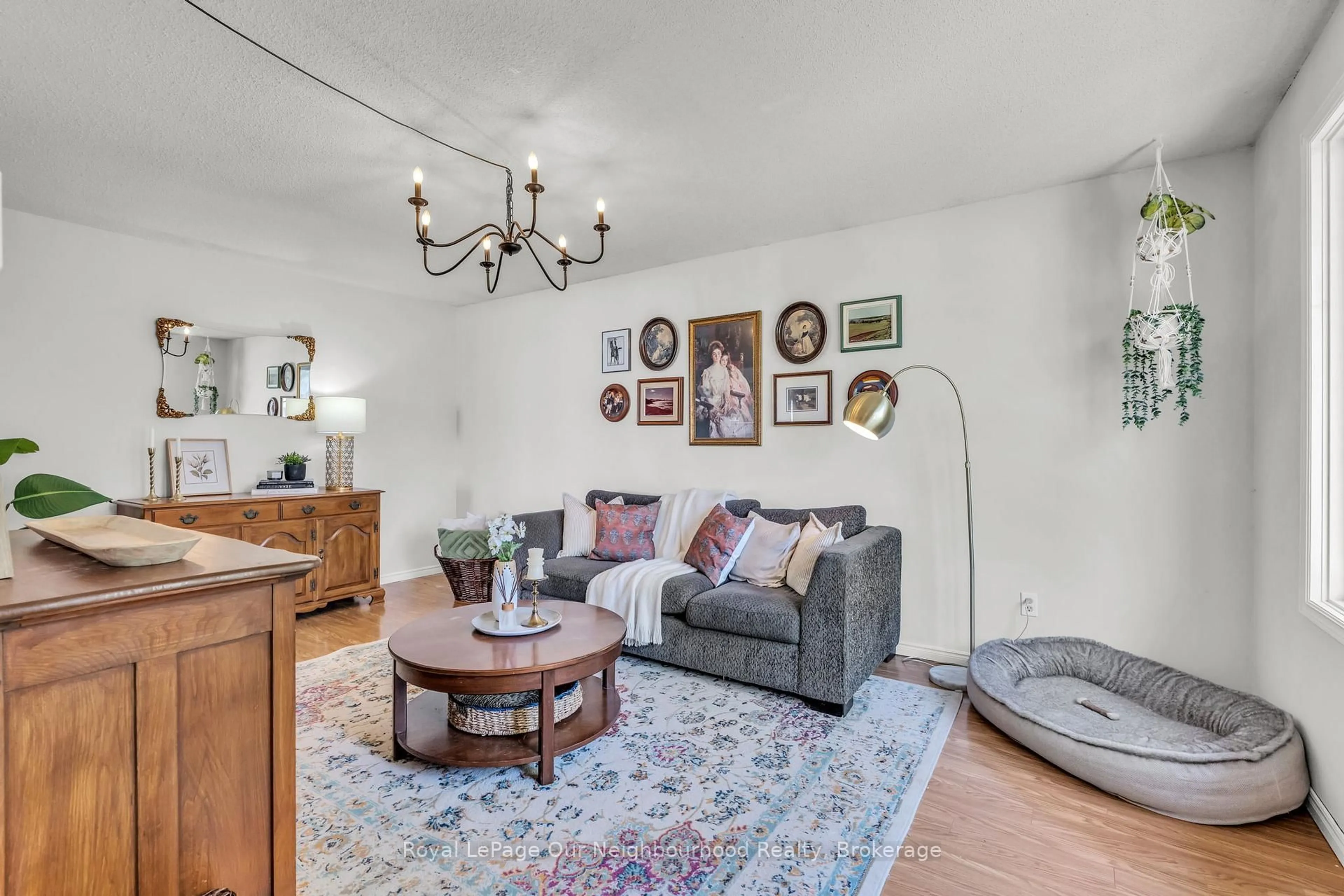 Living room with furniture, unknown for 300 Ardsley Cres, London North Ontario N6G 3W7