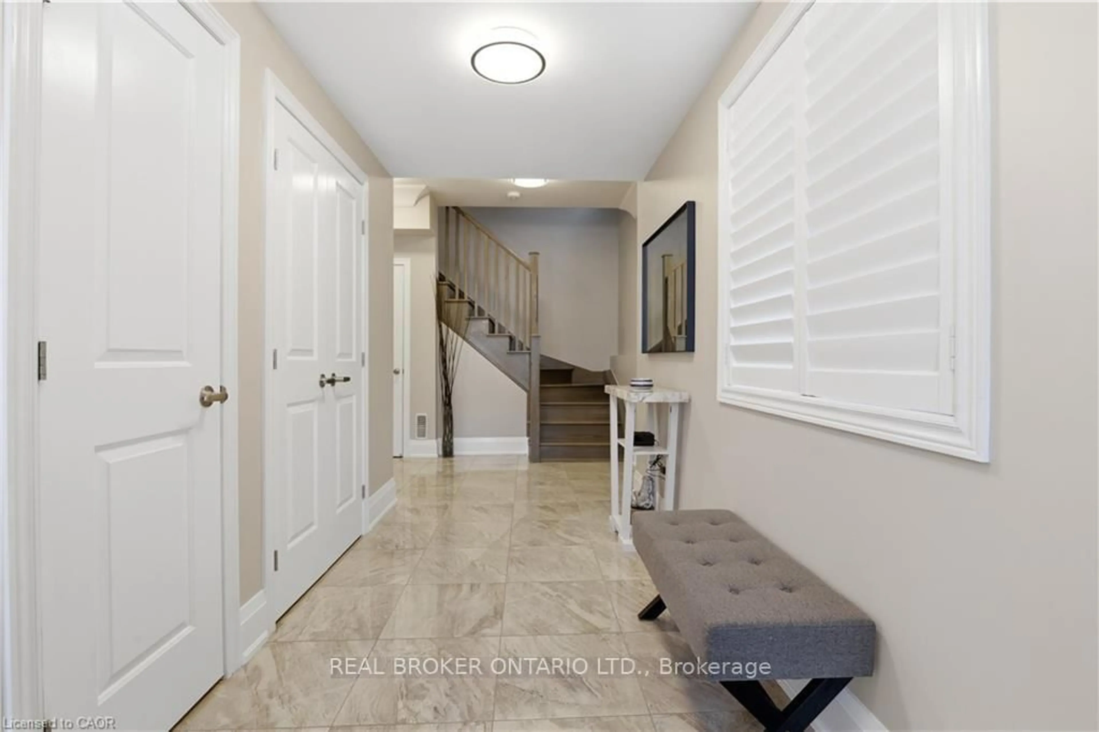 Indoor entryway for 312 Humphrey St, Hamilton Ontario L0R 2H1