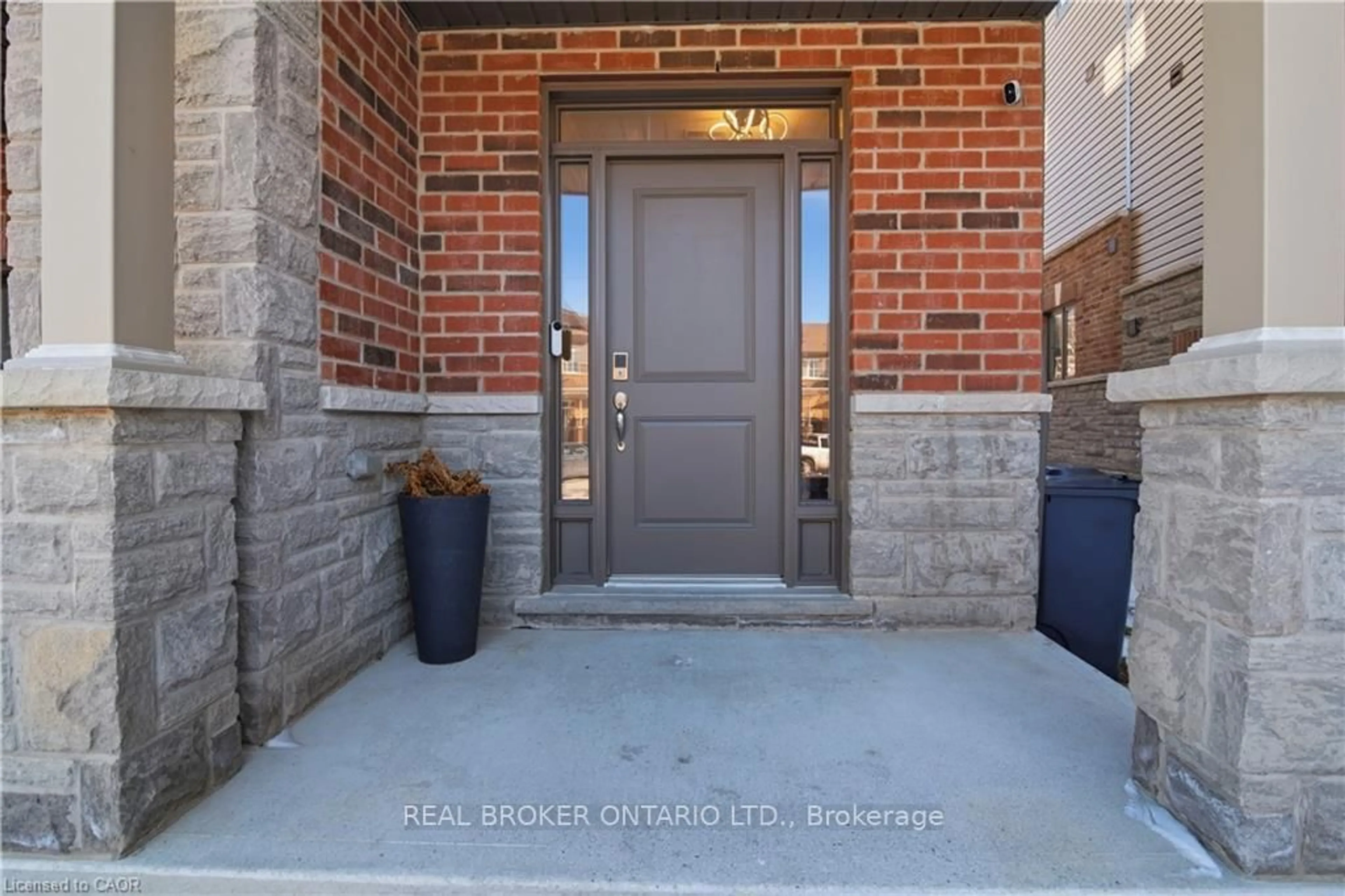 Indoor entryway for 312 Humphrey St, Hamilton Ontario L0R 2H1