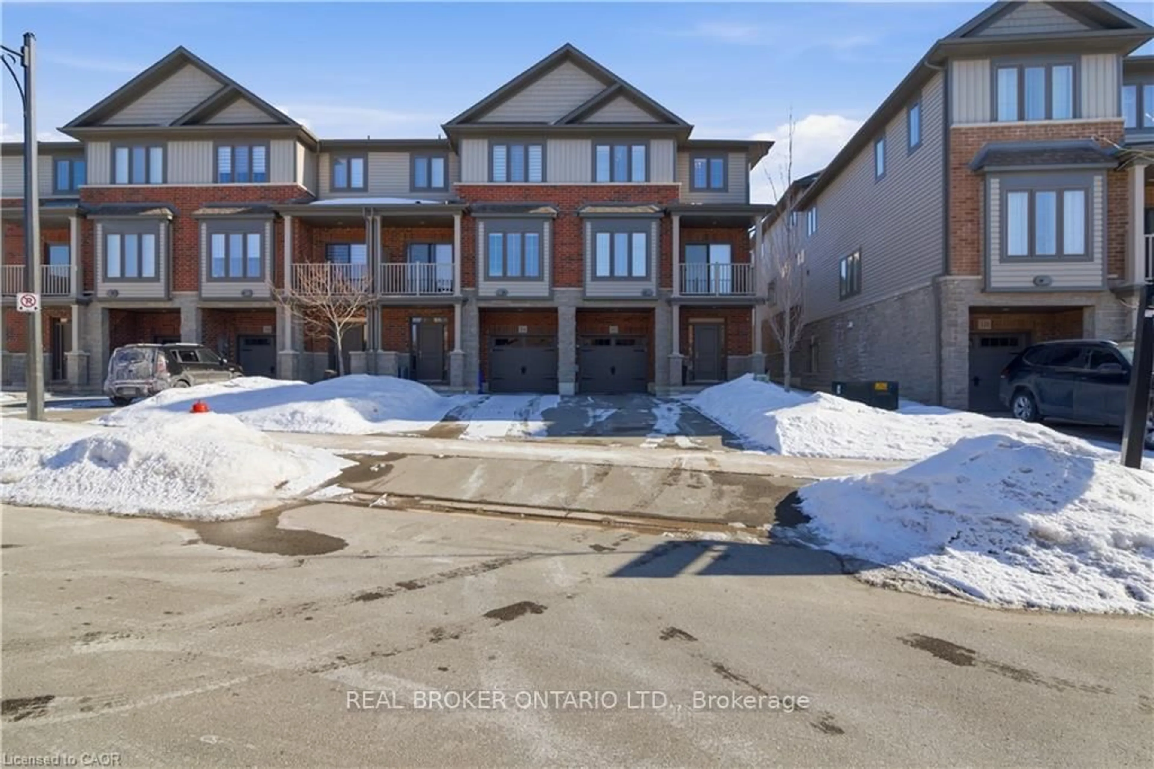 A pic from outside/outdoor area/front of a property/back of a property/a pic from drone, street for 312 Humphrey St, Hamilton Ontario L0R 2H1