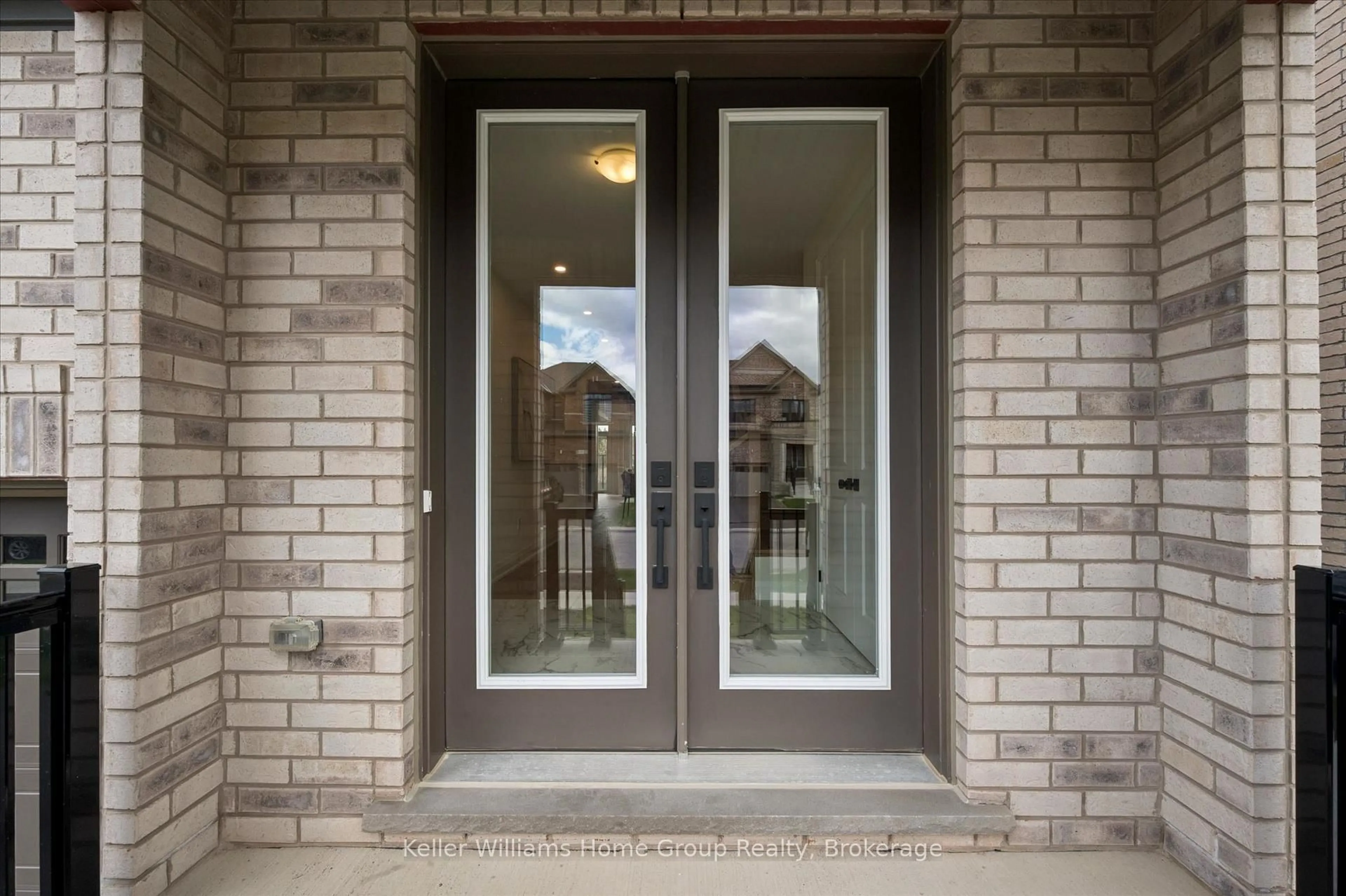 Indoor entryway for 13 Mary Watson St, North Dumfries Ontario N0B 1E0