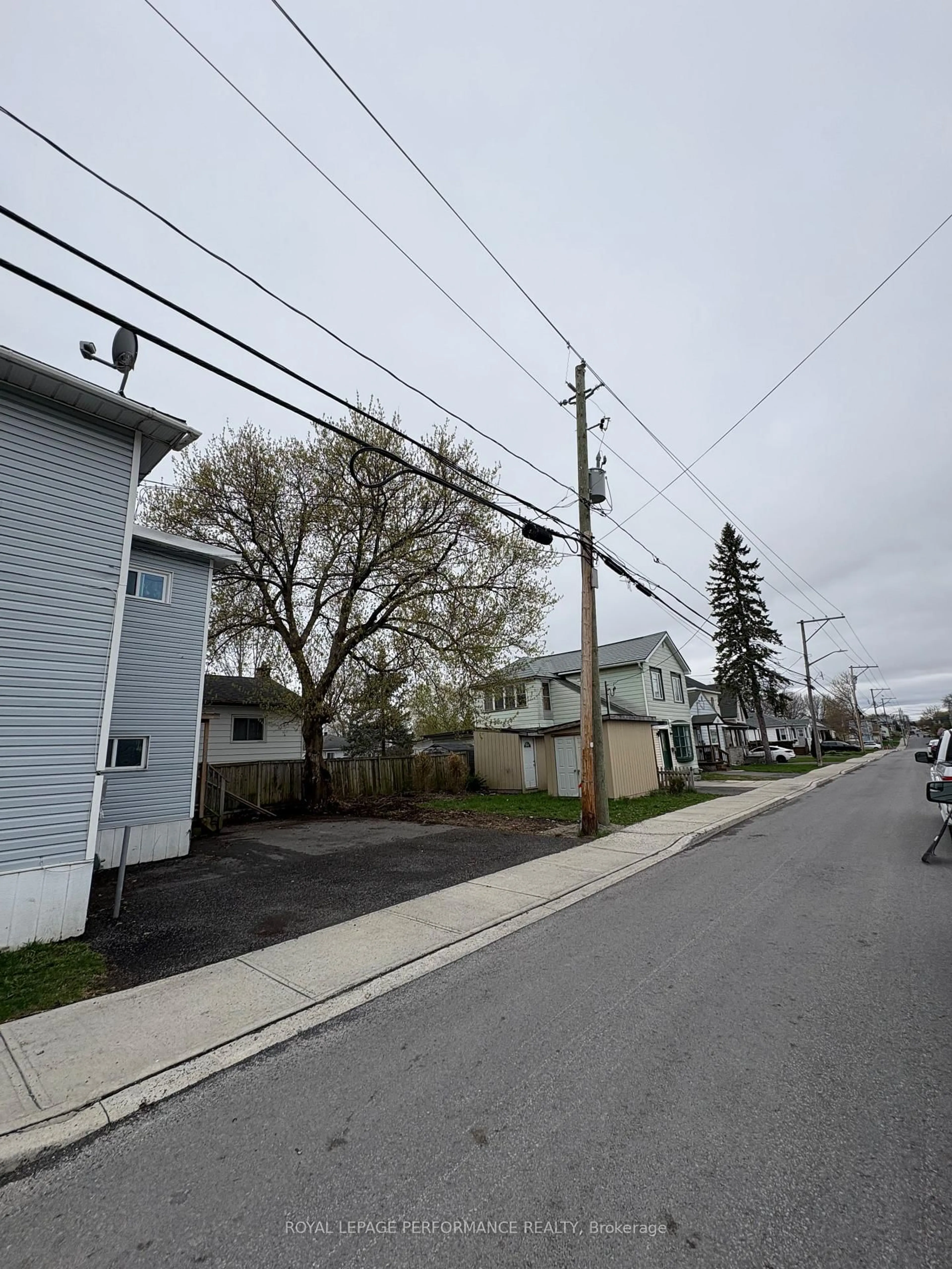 Unknown for 301 Third St, Cornwall Ontario K6J 2P4