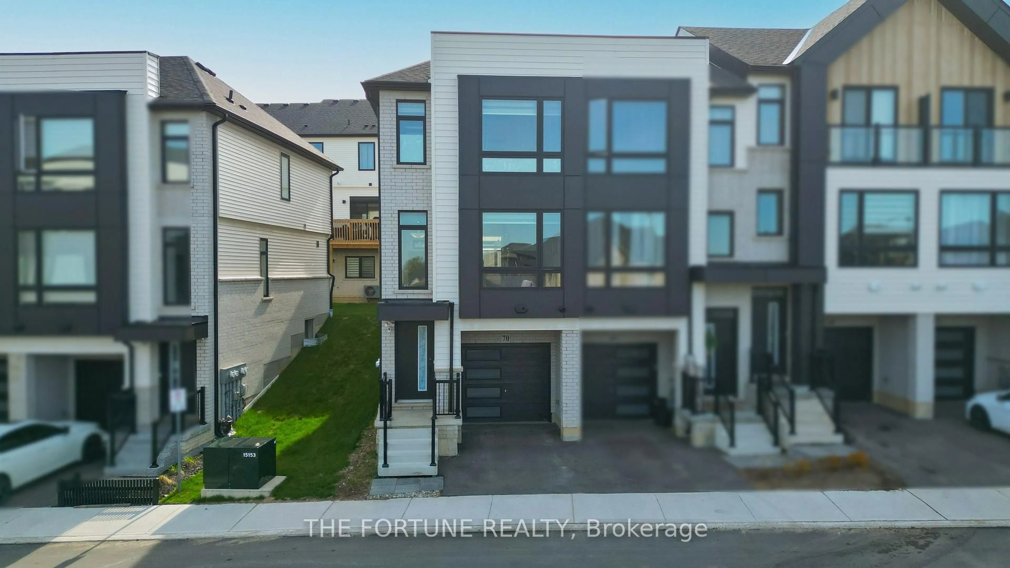 A pic from outside/outdoor area/front of a property/back of a property/a pic from drone, street for 55 Tom Brown Dr #70, Brant Ontario N3L 0N5