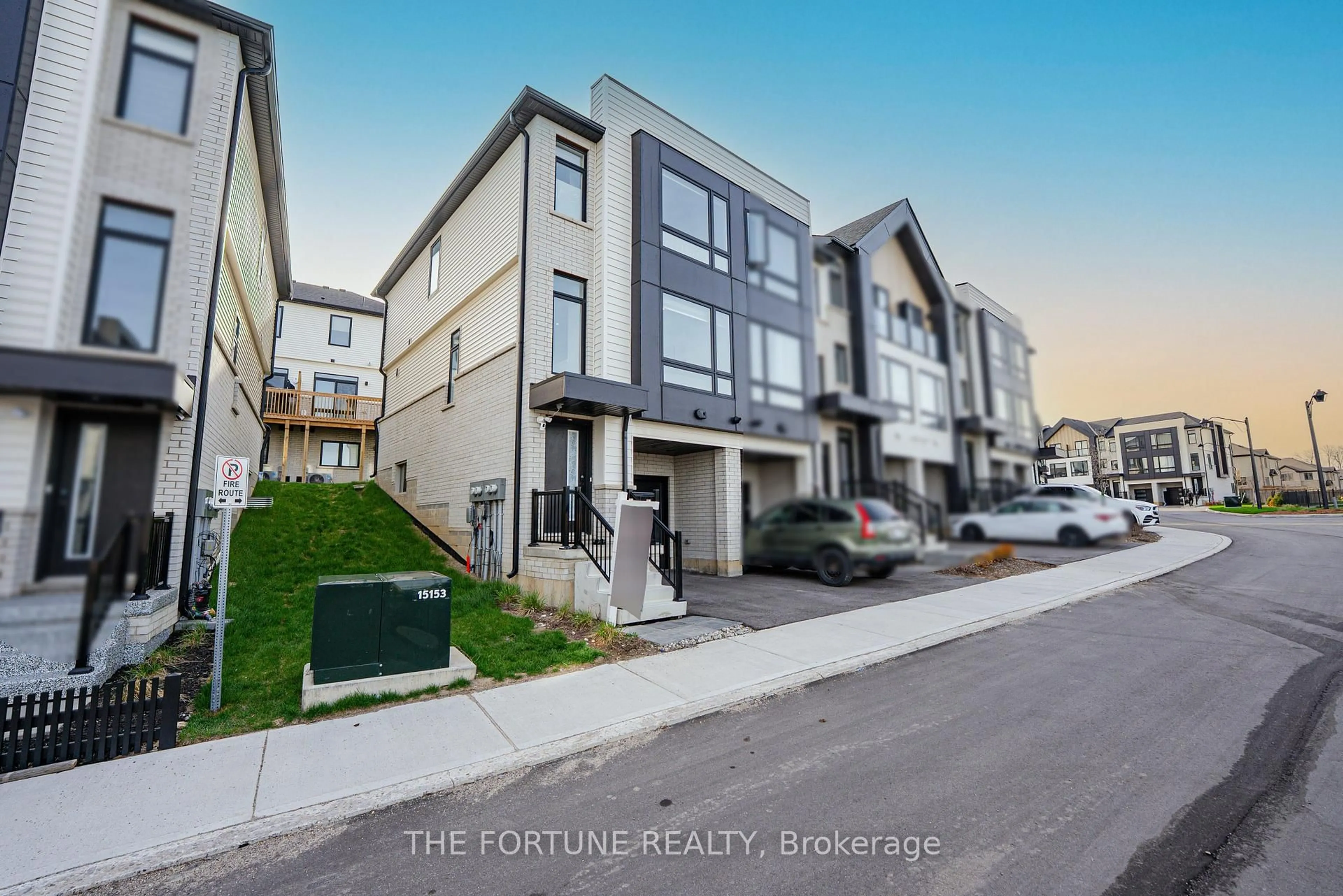 A pic from outside/outdoor area/front of a property/back of a property/a pic from drone, street for 55 Tom Brown Dr #70, Brant Ontario N3L 0N5