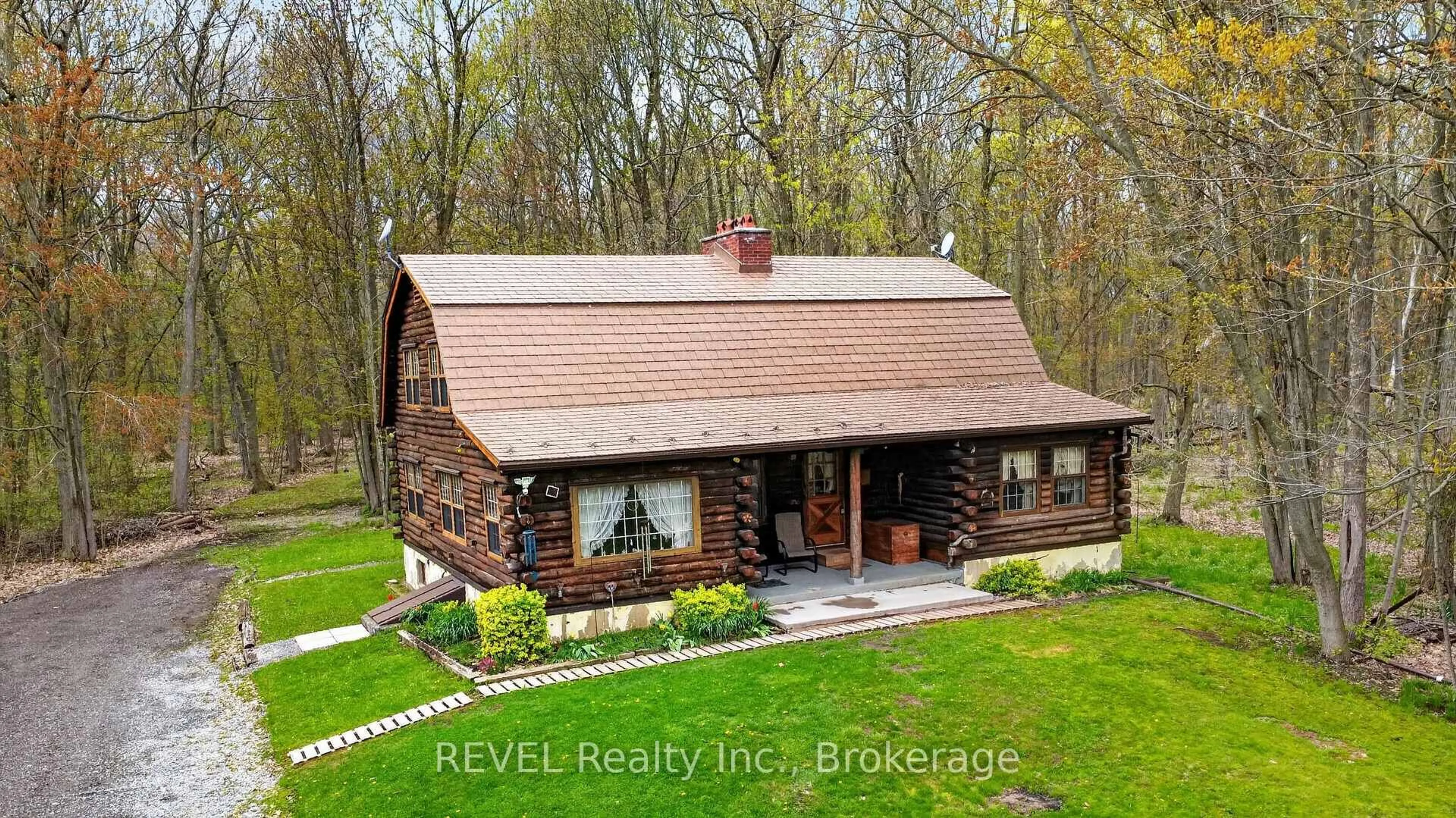 A pic from outside/outdoor area/front of a property/back of a property/a pic from drone, unknown for 2377 Ott Rd, Fort Erie Ontario L0S 1S0