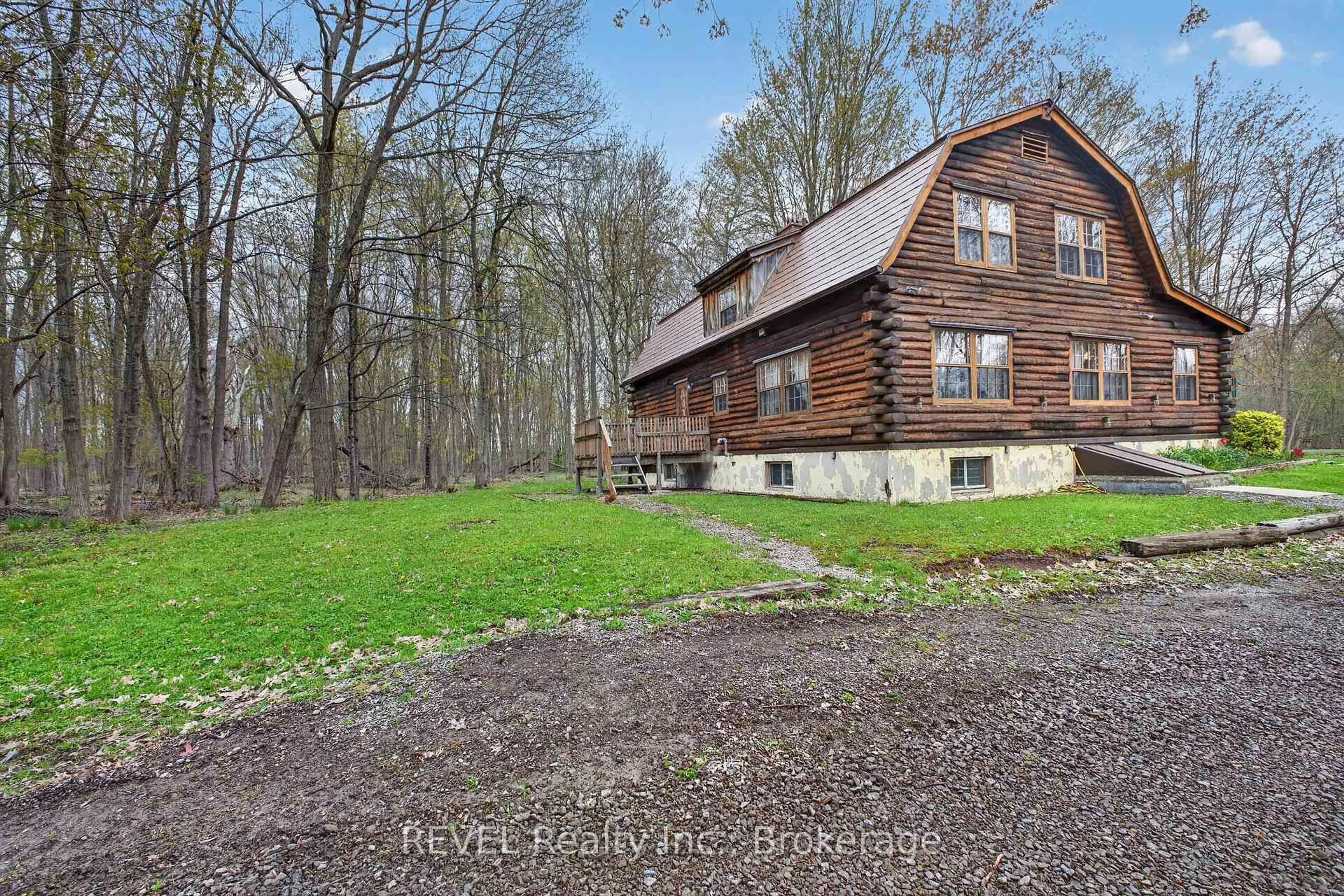 A pic from outside/outdoor area/front of a property/back of a property/a pic from drone, unknown for 2377 Ott Rd, Fort Erie Ontario L0S 1S0