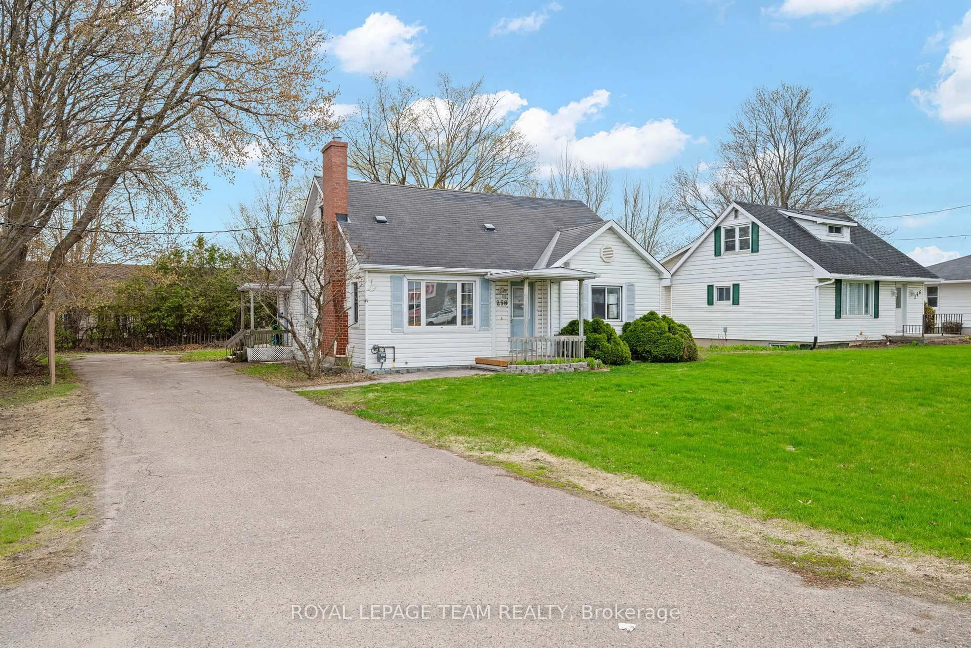 A pic from outside/outdoor area/front of a property/back of a property/a pic from drone, street for 258 Daniel Street South St, Arnprior Ontario K7S 2M2