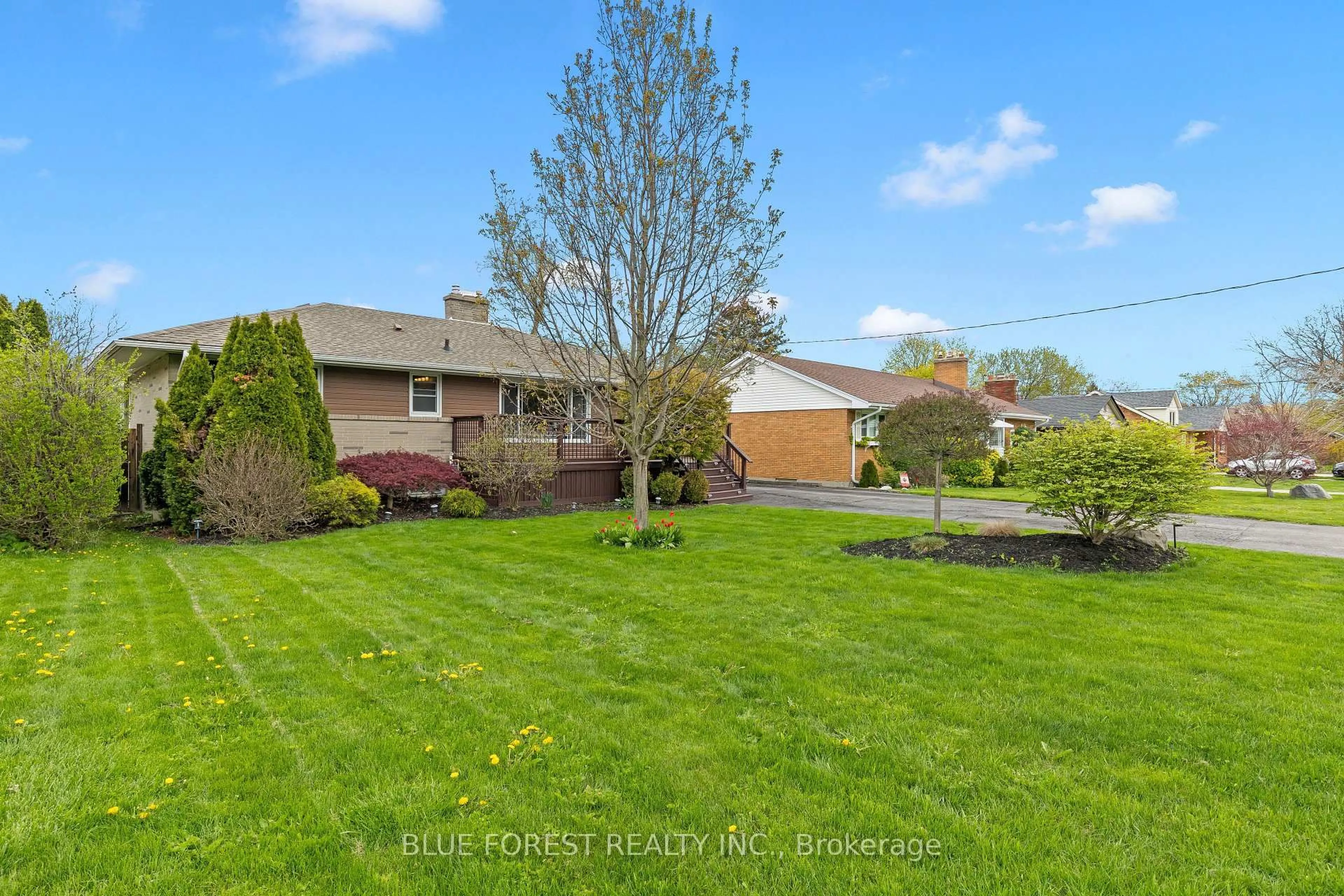 A pic from outside/outdoor area/front of a property/back of a property/a pic from drone, unknown for 436 Baseline Rd, London South Ontario N6C 2P6