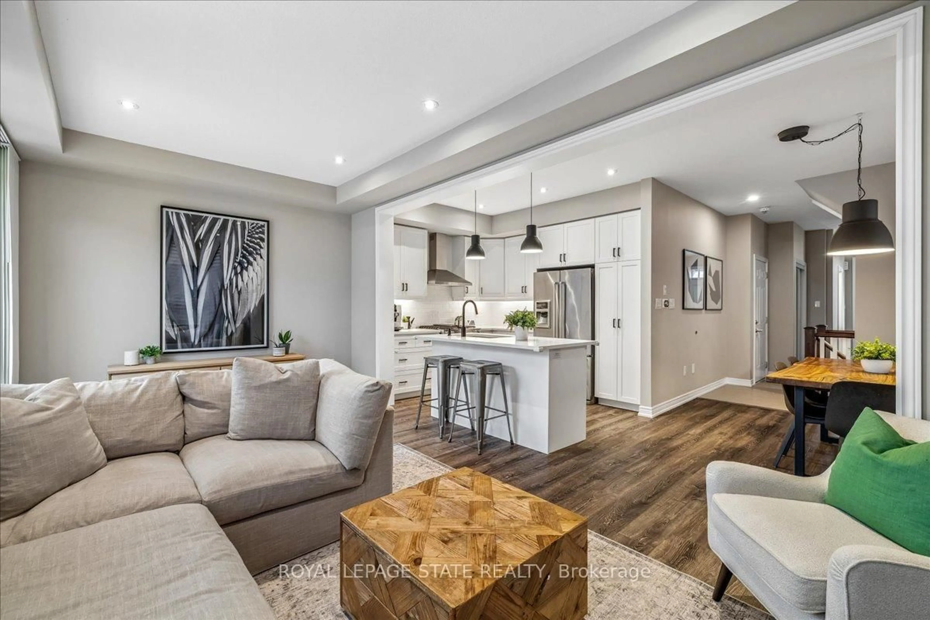 Open concept kitchen, wood/laminate floor for 59 Waterview Lane, Grimsby Ontario L3M 0H2