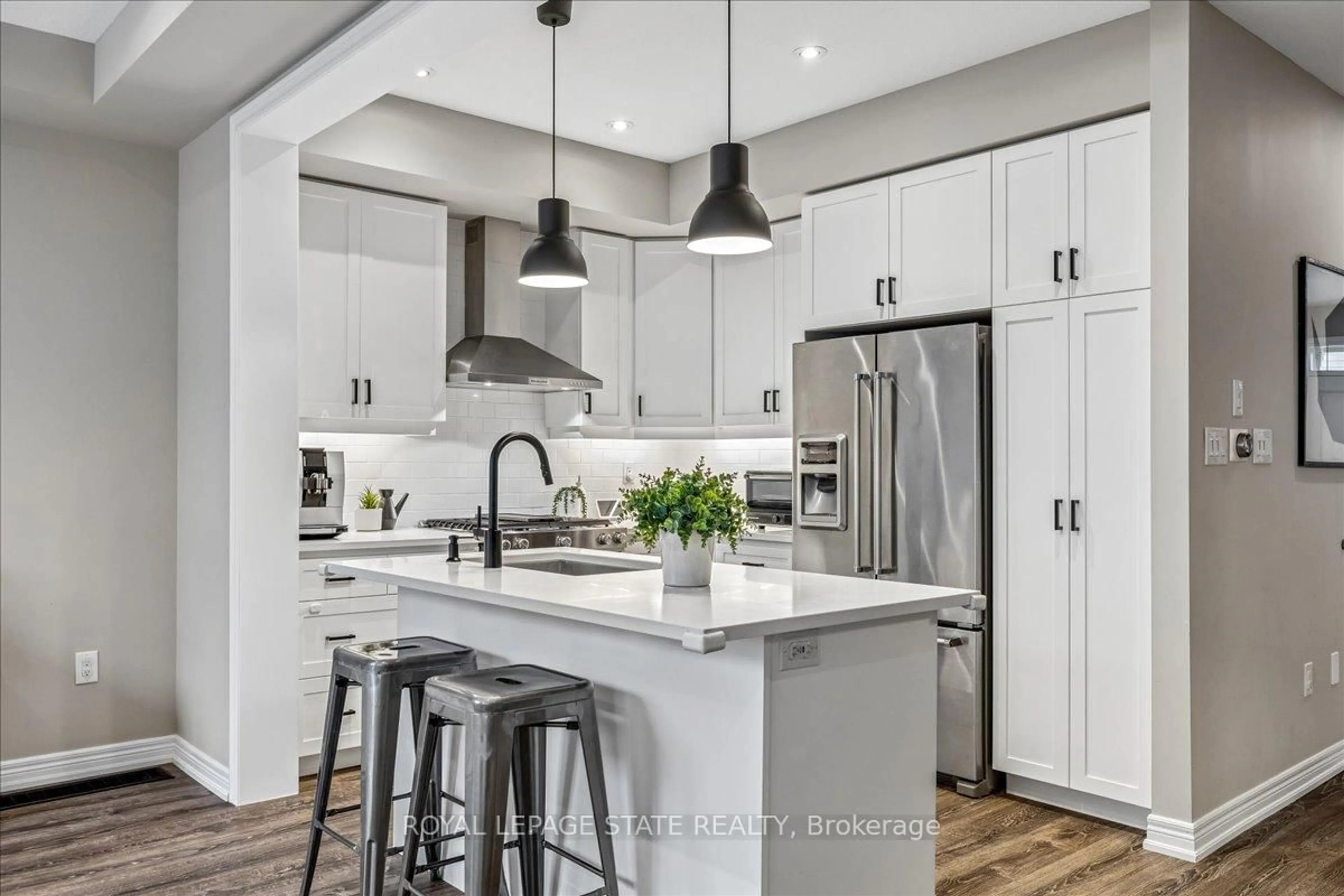 Contemporary kitchen, unknown for 59 Waterview Lane, Grimsby Ontario L3M 0H2