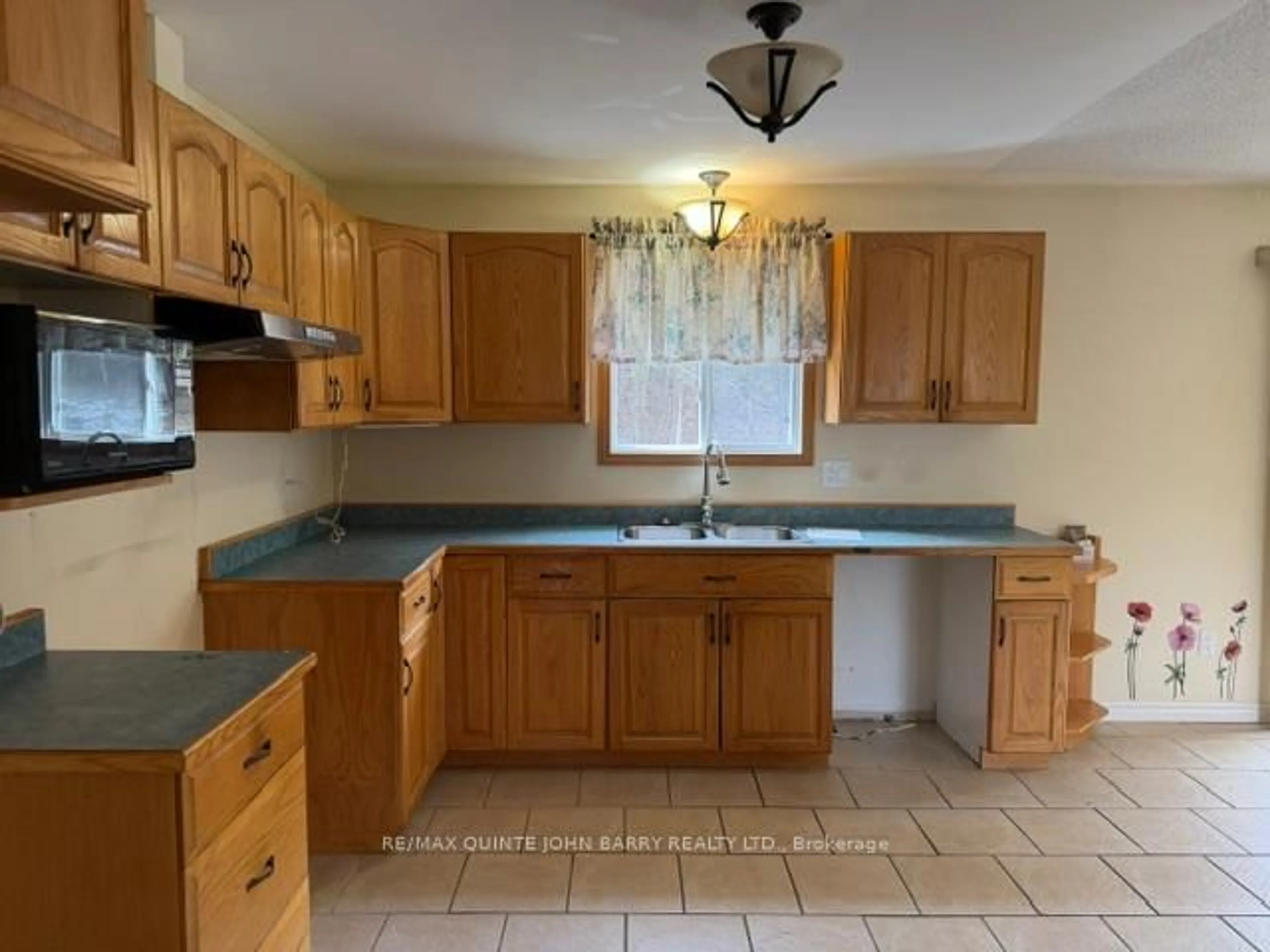 Standard kitchen, ceramic/tile floor for 625 Scuttlehole Rd, Belleville Ontario K0K 2Y0